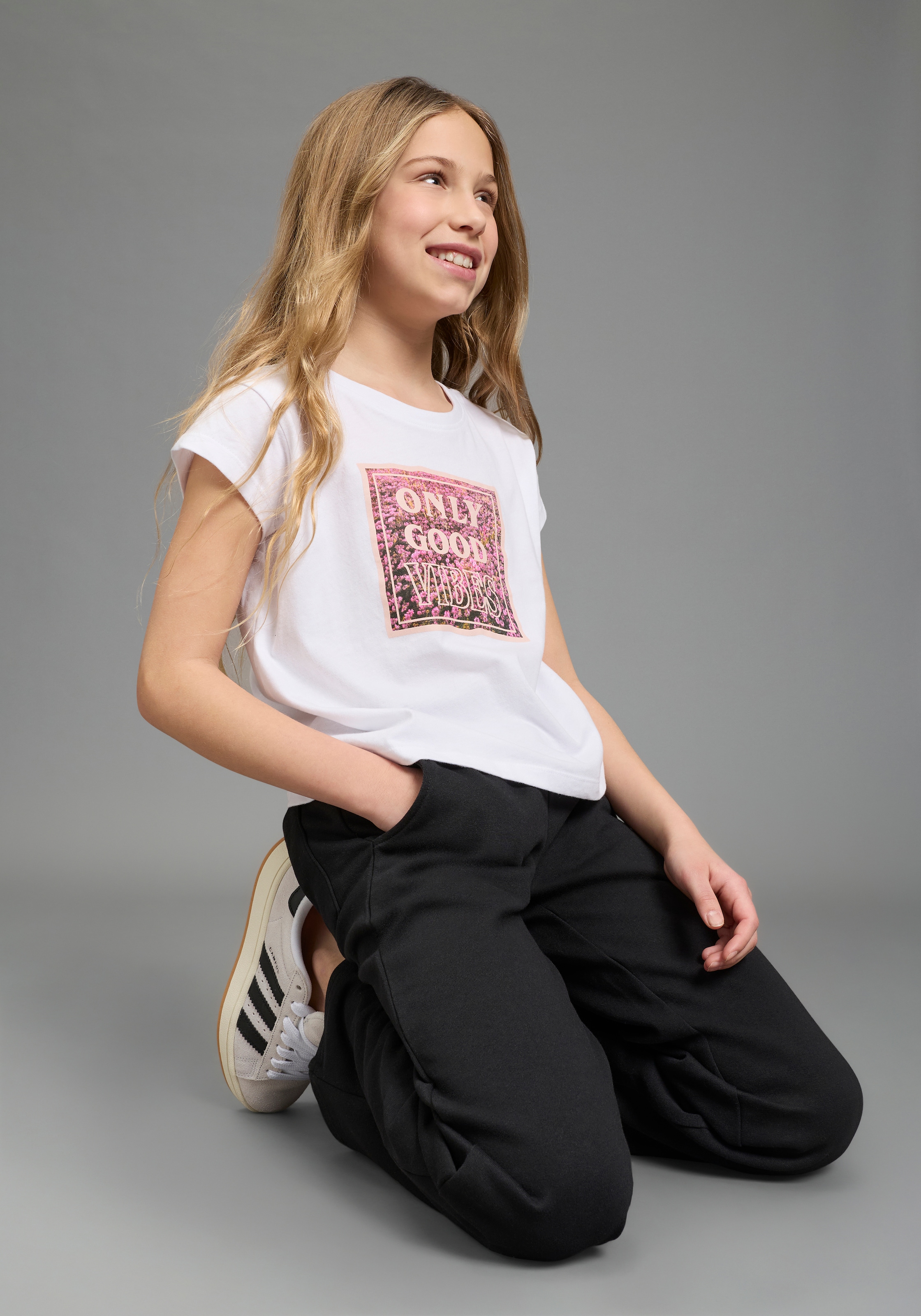 KIDSWORLD T-shirt »ONLY GOOD VIBES - Druck« Kurzarm,  gerade Passform,  mit peppigen Statements und Sprüchen
