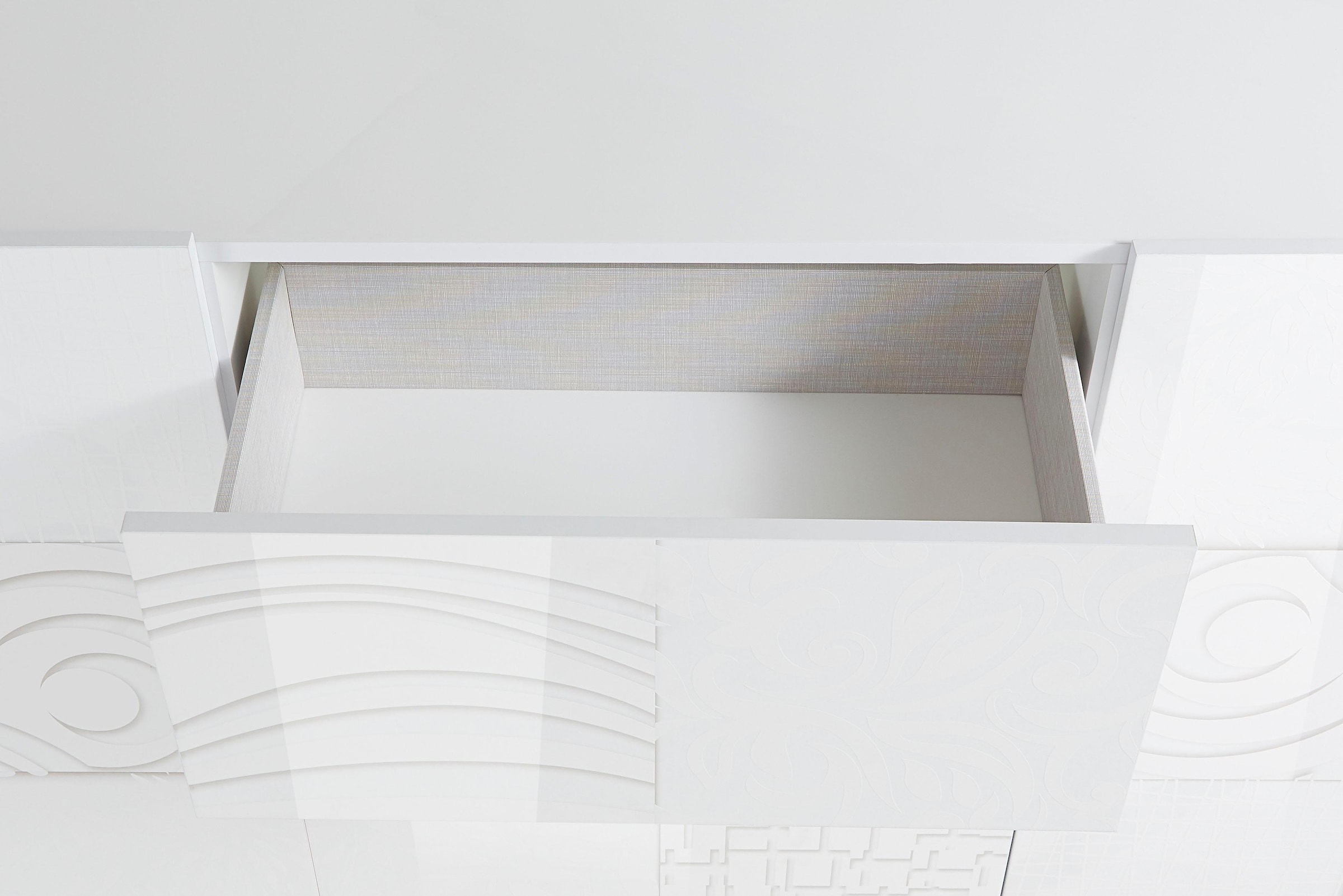 Home affaire Sideboard »Miro« Breite 181 cm mit dekorativem Siebdruck