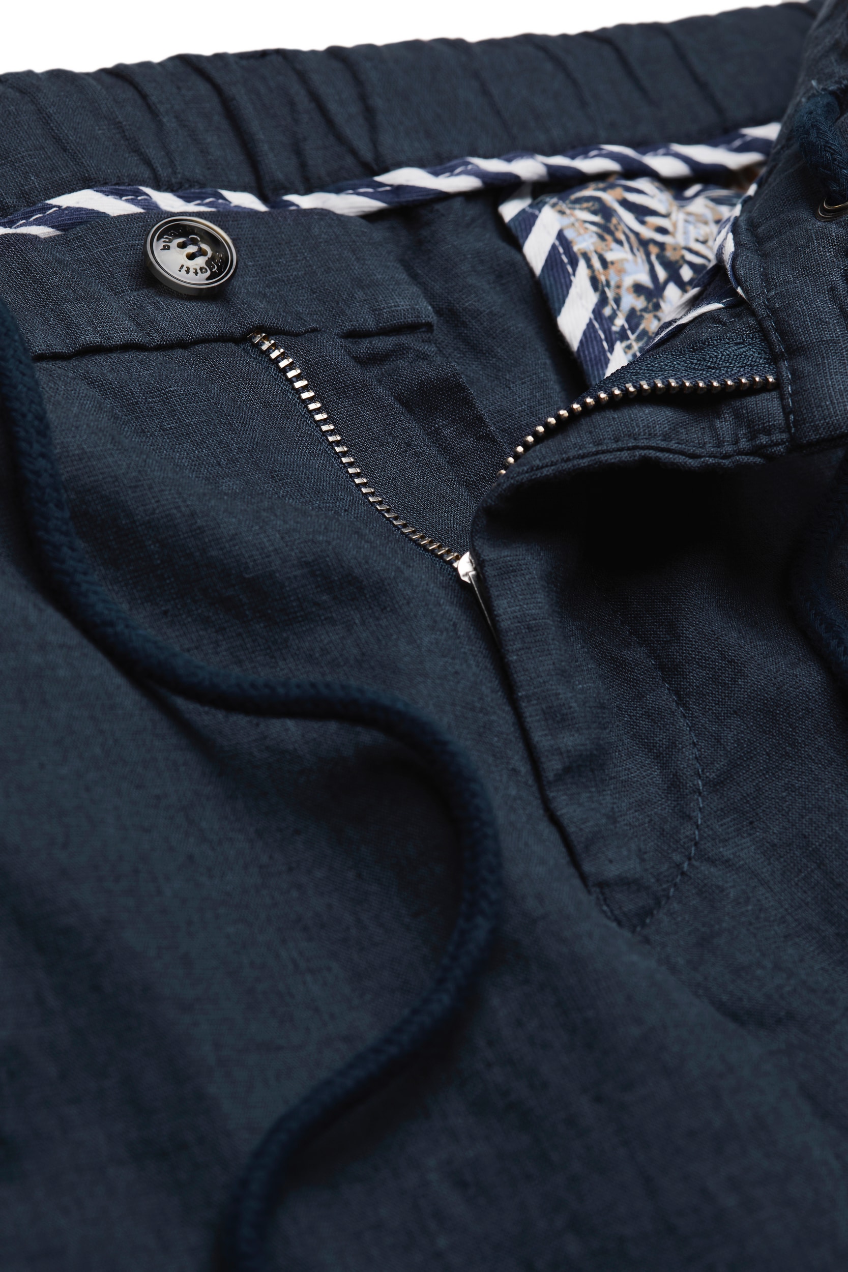 bugatti Bundfaltenhose  mit konischer Passform