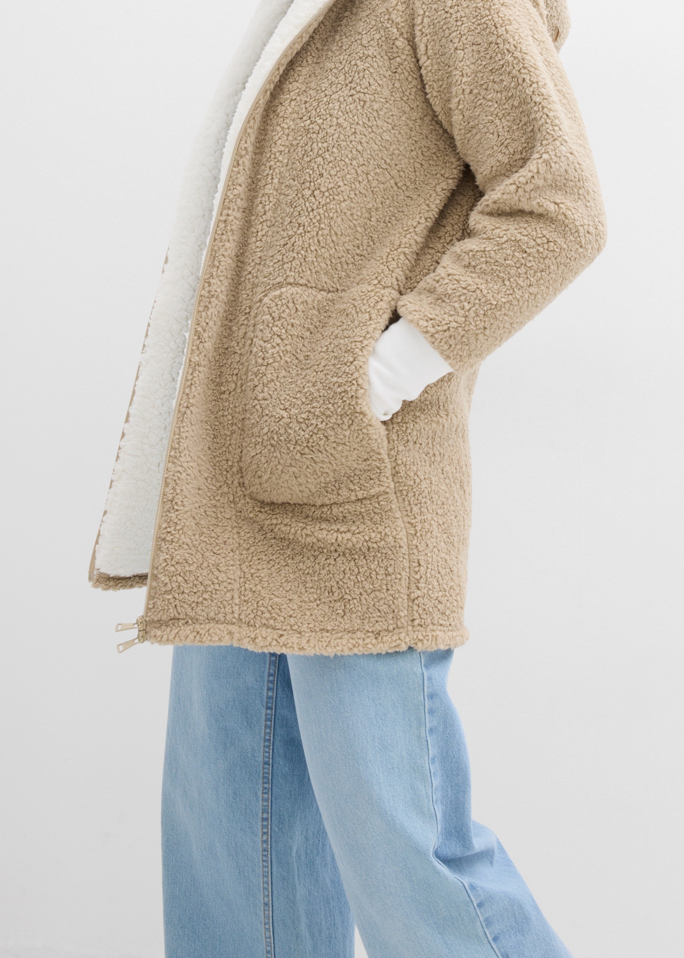 bonprix Veste polaire avec capuche en peluche teddy, avec fermeture éclair à 2 sens, oversize, couvrant les fesses