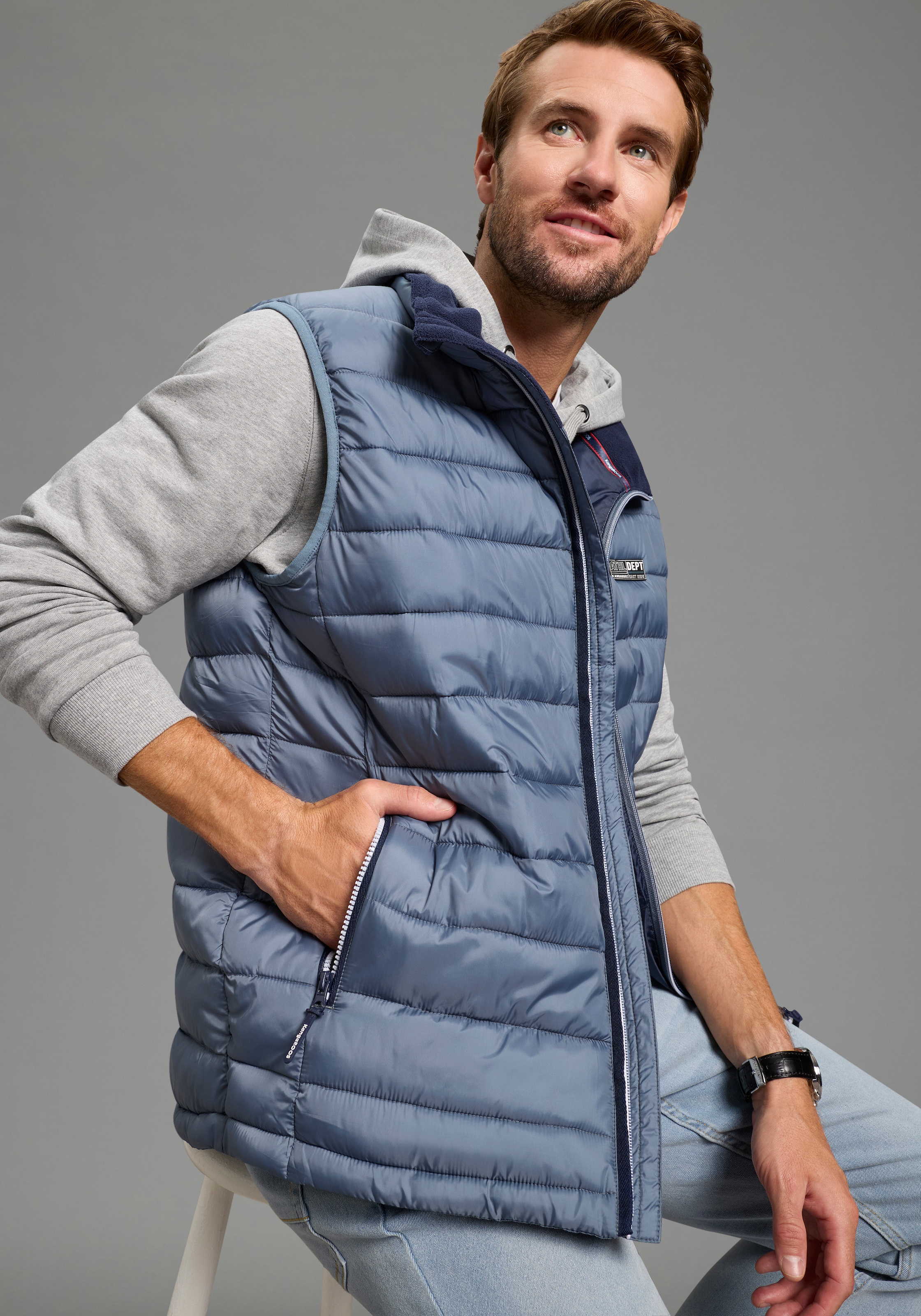 KangaROOS Gilet matelassé unifarben mit kontrastfarbenen Details, ideal für den Übergang