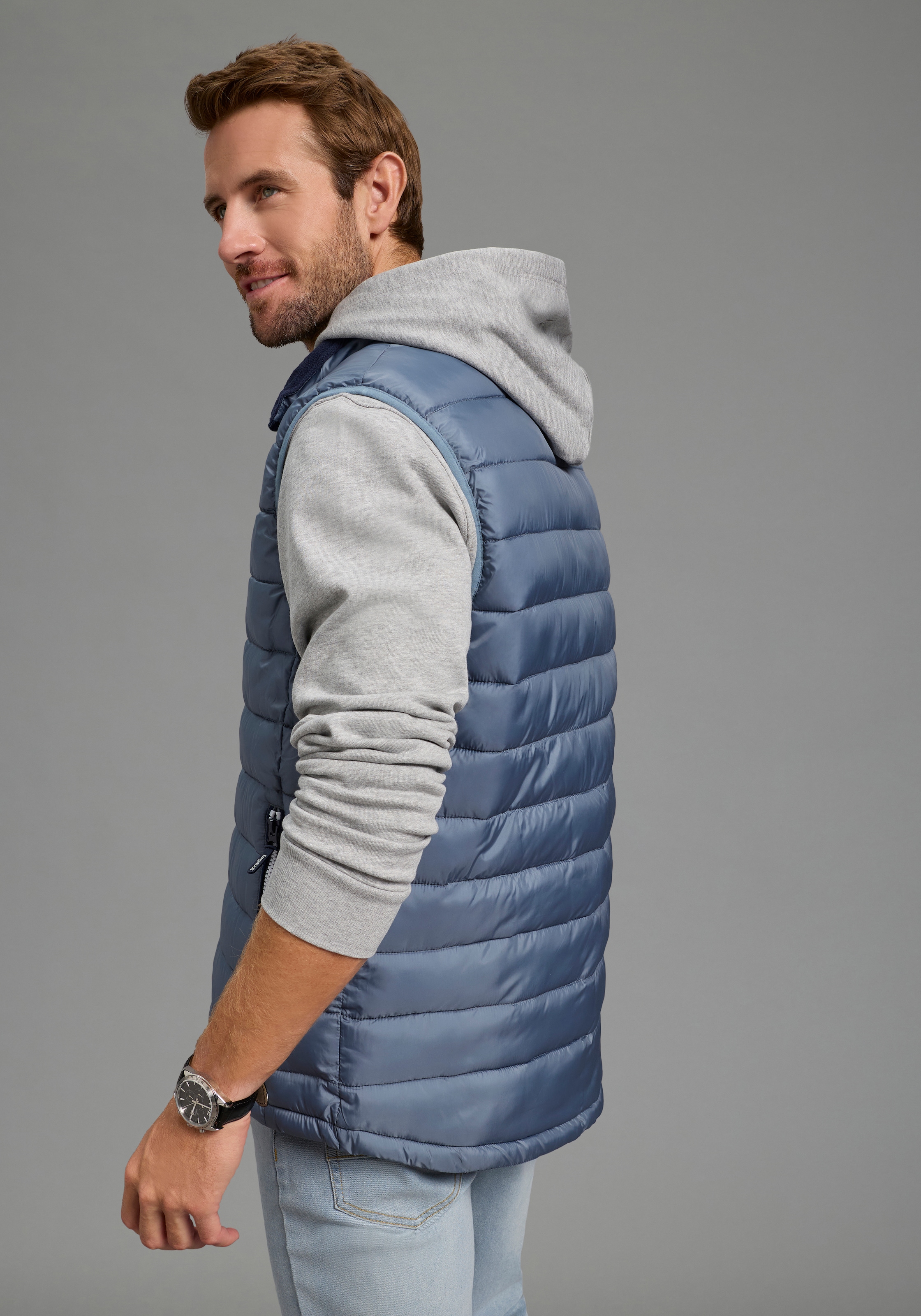 KangaROOS Gilet matelassé unifarben mit kontrastfarbenen Details, ideal für den Übergang