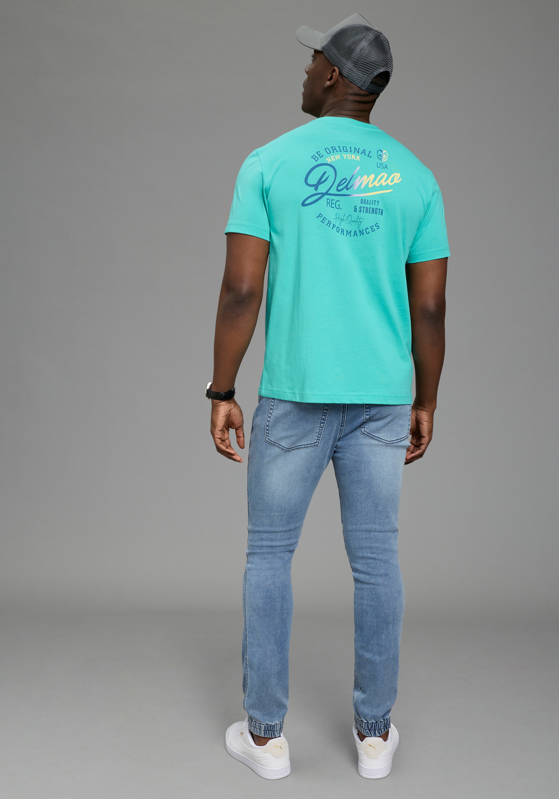 DELMAO Shirt à col rond »Neue Kollektion!« casual Stil, Kurzarm, normale Passform, mit Print-Applikation