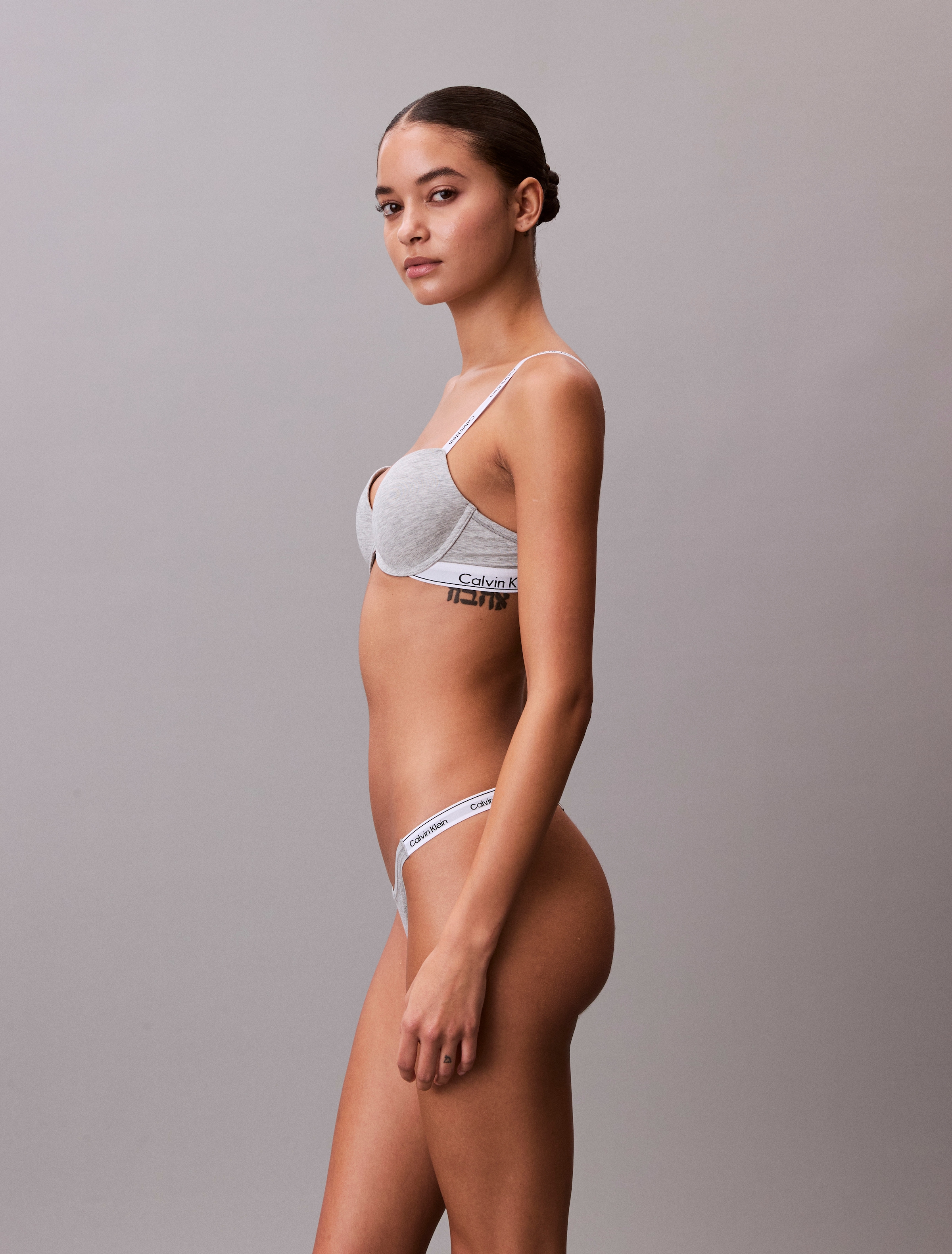 Calvin Klein Underwear Soutien-gorge à armatures »LIGHTLY LINED DEMI« avec inscription logo sur la bretelle