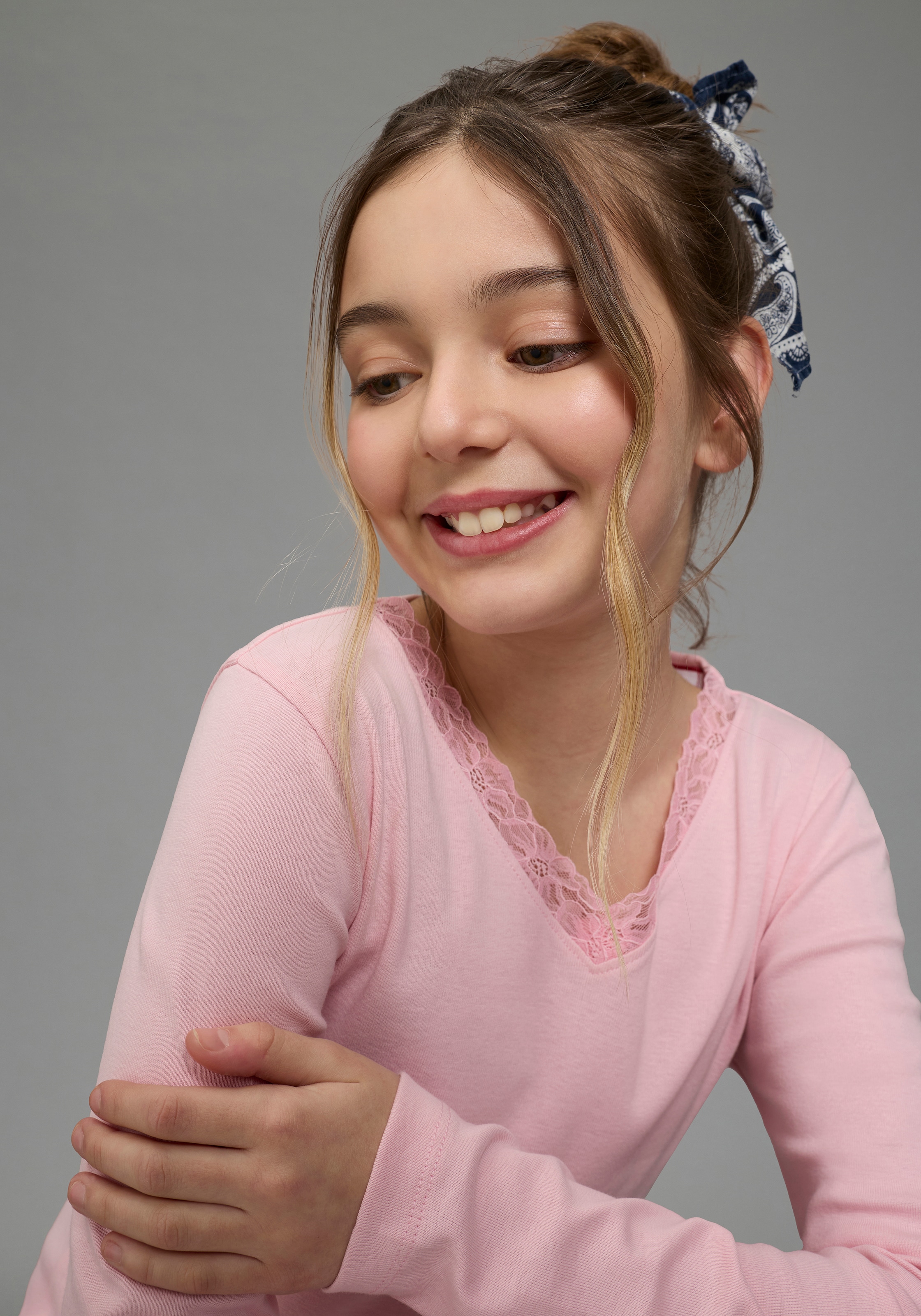 KangaROOS T-shirt à manches longues »Kangaroos Shirt aus Rippware mit Spitzenkante« V-Ausschnitt mit Spitze, unifarben, mit Logostickerei