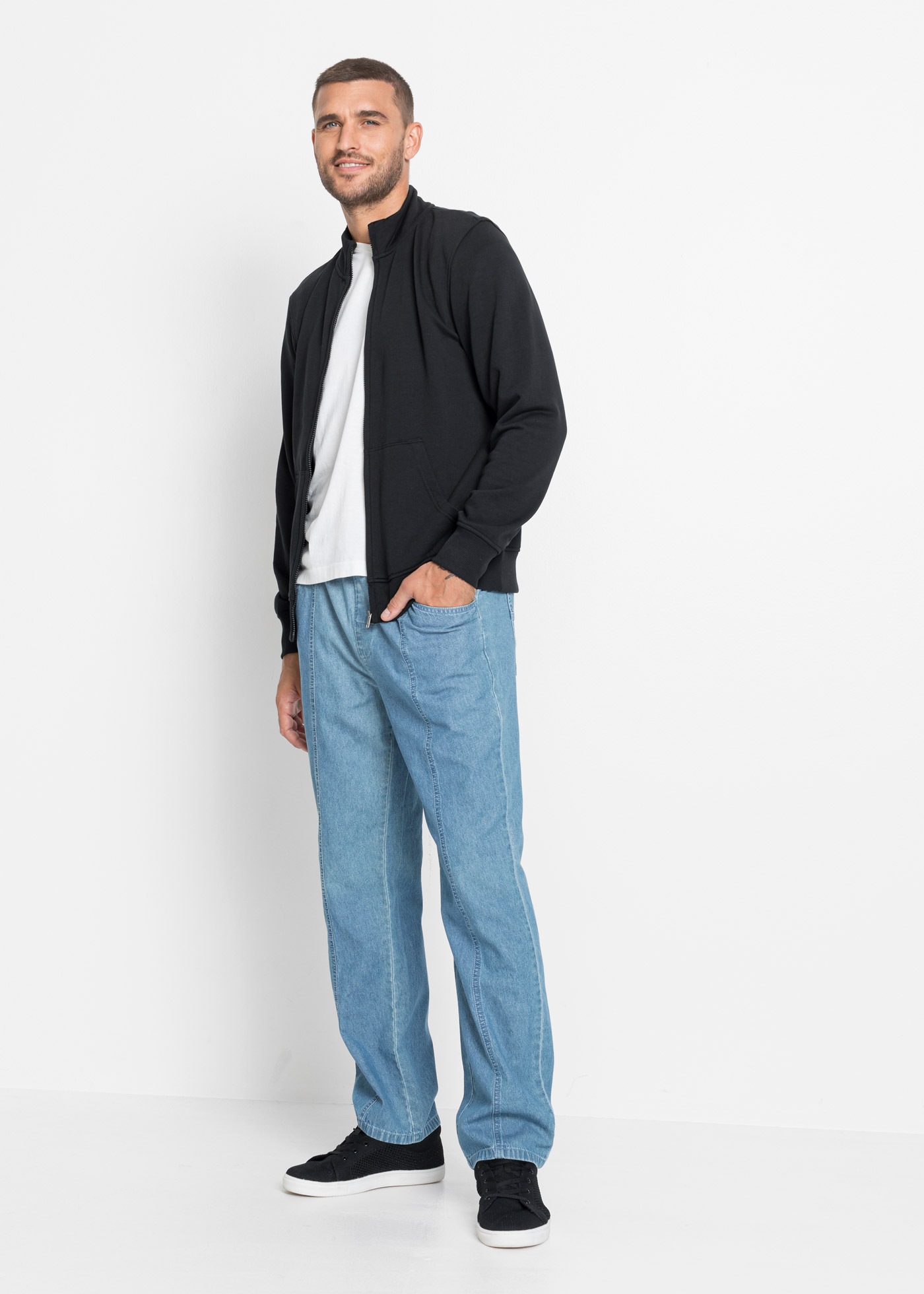bonprix Sweatjacke »Sweatjacke mit Stehkragen« mit Stehkragen, innen weich angeraute Sweatqualität, Regular Fit