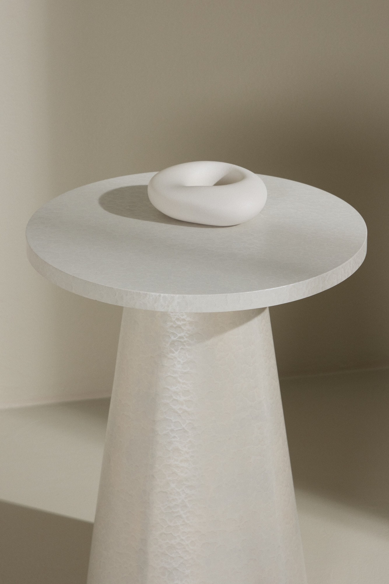 Venture Home Beistelltisch »Lanzo, kompakter runder Beistelltisch, schlicht & elegant, Ø 35 cm« Ablagetisch, MDF, rund, leicht, kompakt, vielseitig, modern
