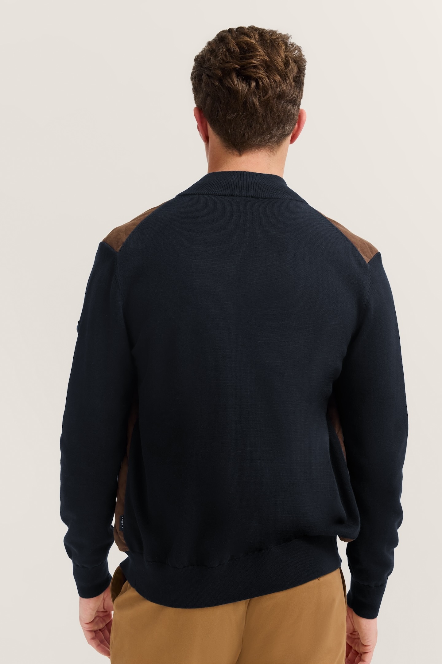 bugatti Veste en tricot »Regular Fit« avec devant en velours et col montant
