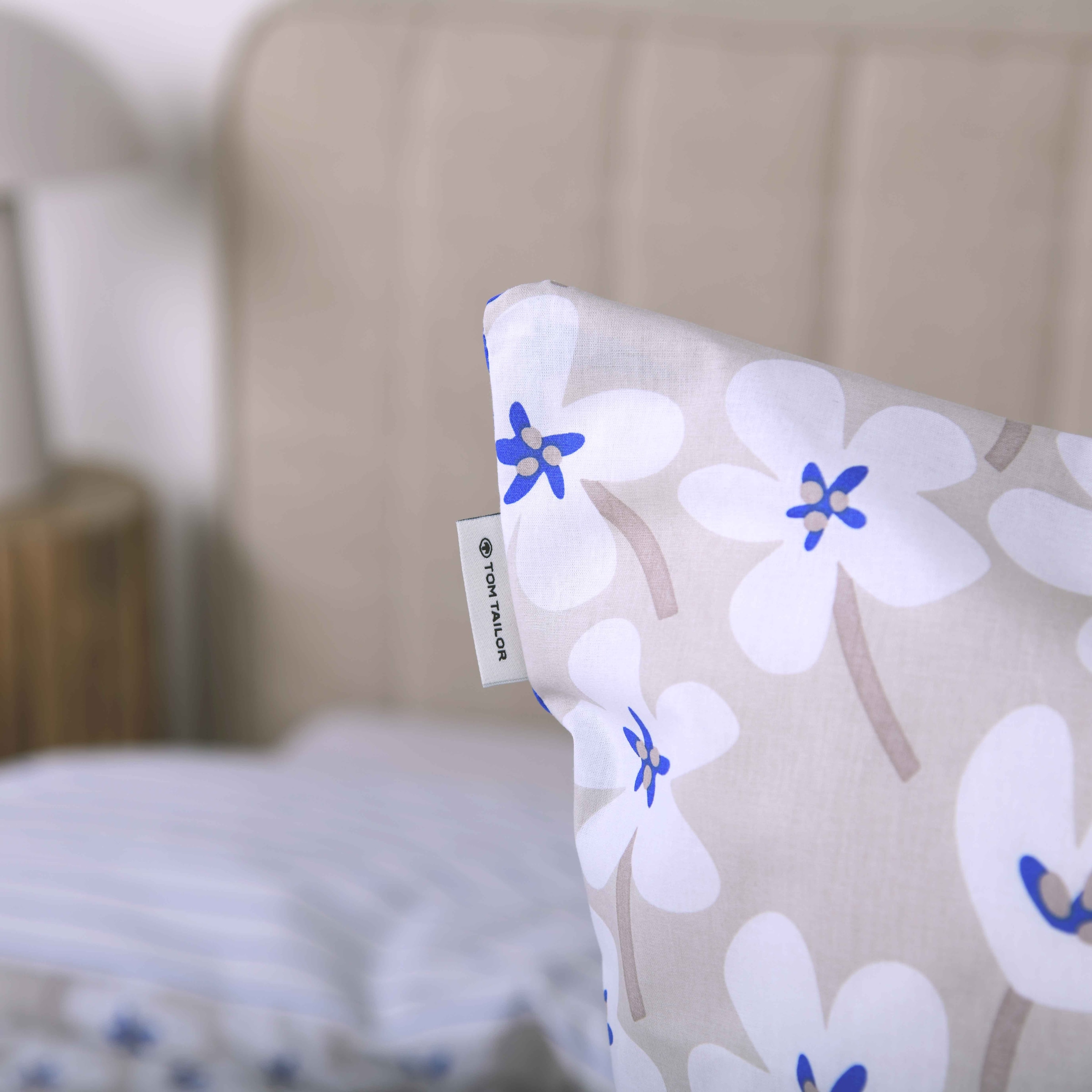 TOM TAILOR HOME Bettwäsche »FRESH FLOWERS 135x200cm, 155x220cm oder 200x220cm« 2 Stk. new bedroom, mit farbigem Markenreissverschluss