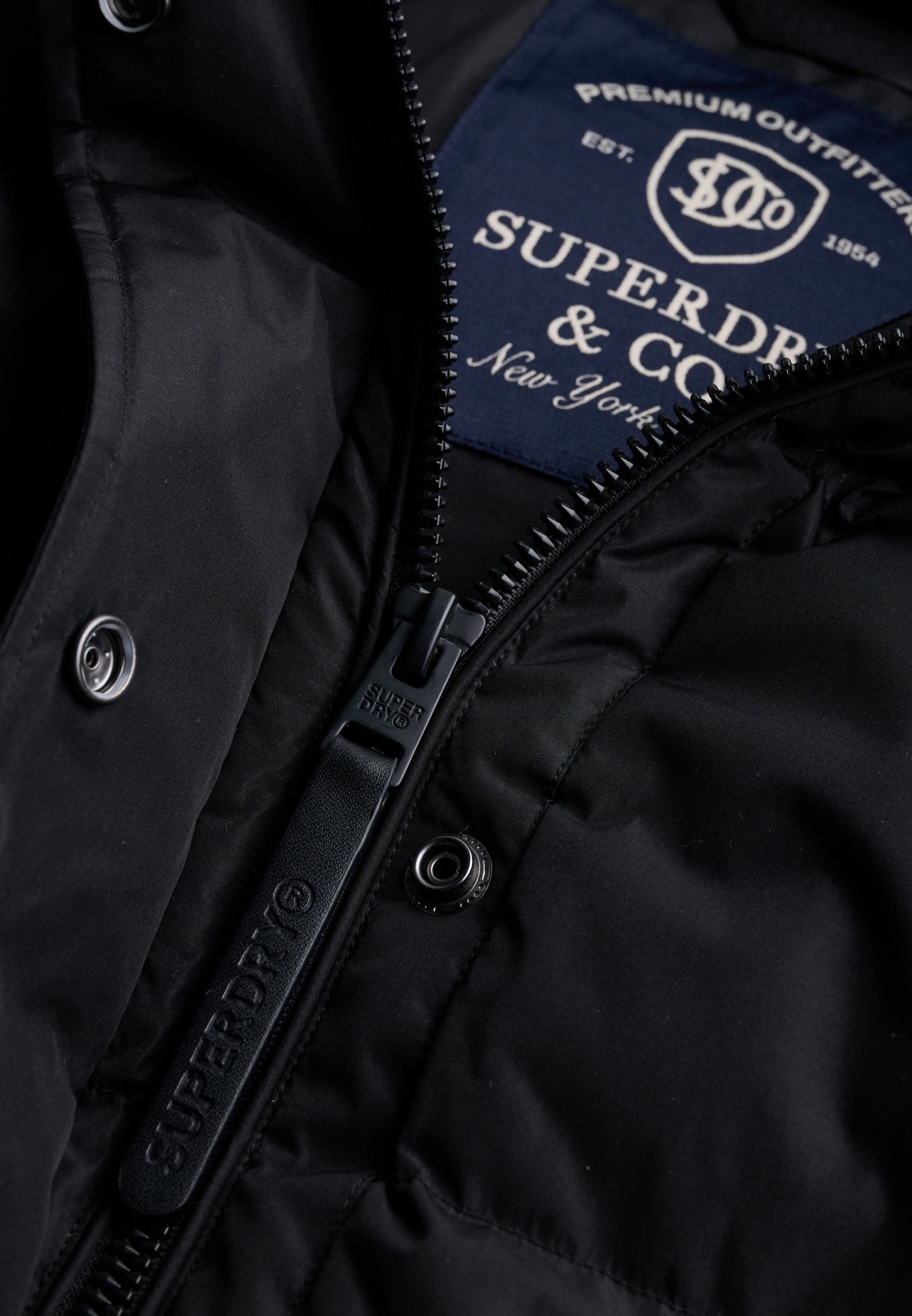 Superdry Veste matelassée »HOODED 5 BAFFLE SPORTS PUFFER« avec capuche Kunstfaser, relaxed fit