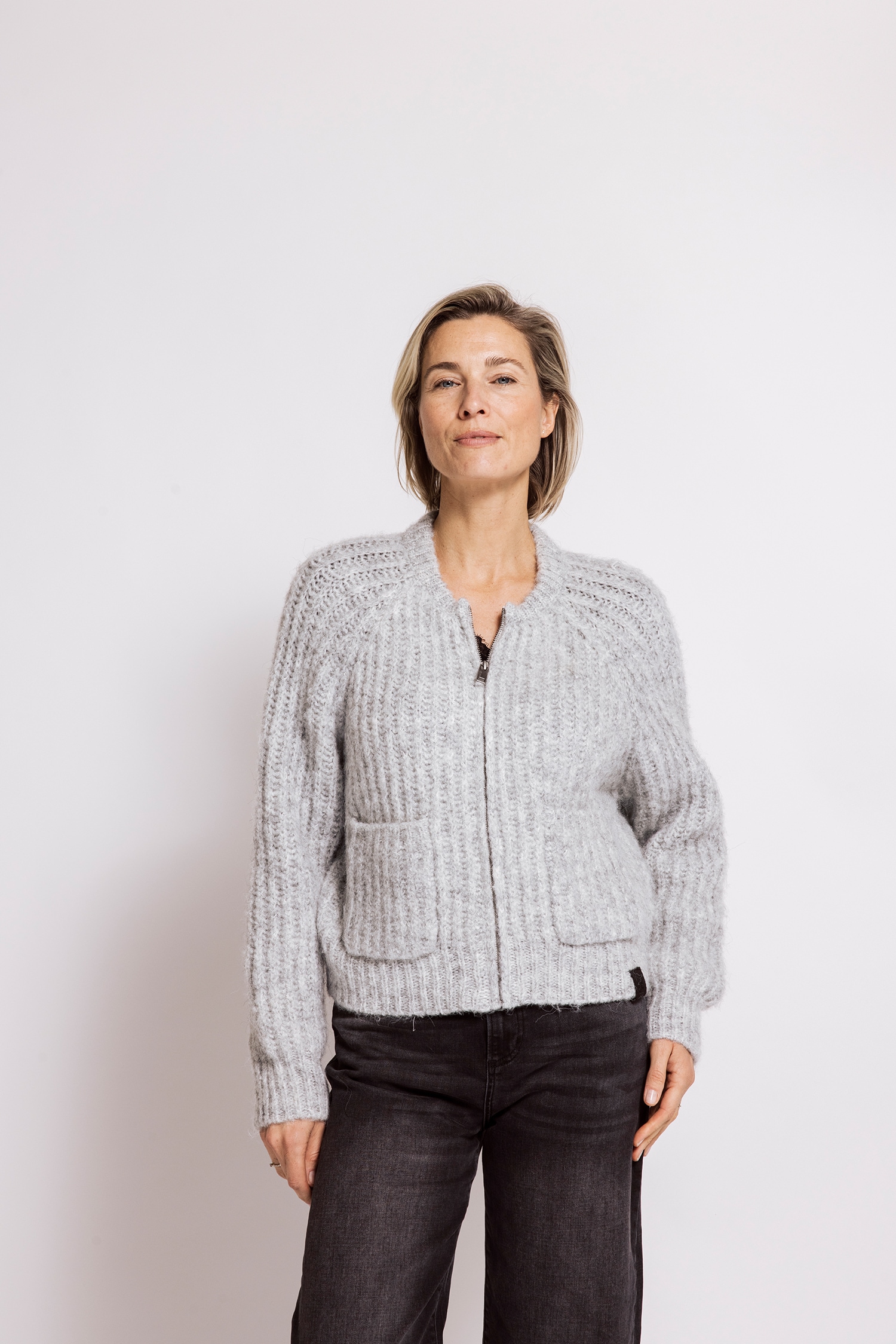 Zhrill Veste en tricot »CORINNA« look décontracté, coupe régulière, avec fermeture éclair, structure côtelée
