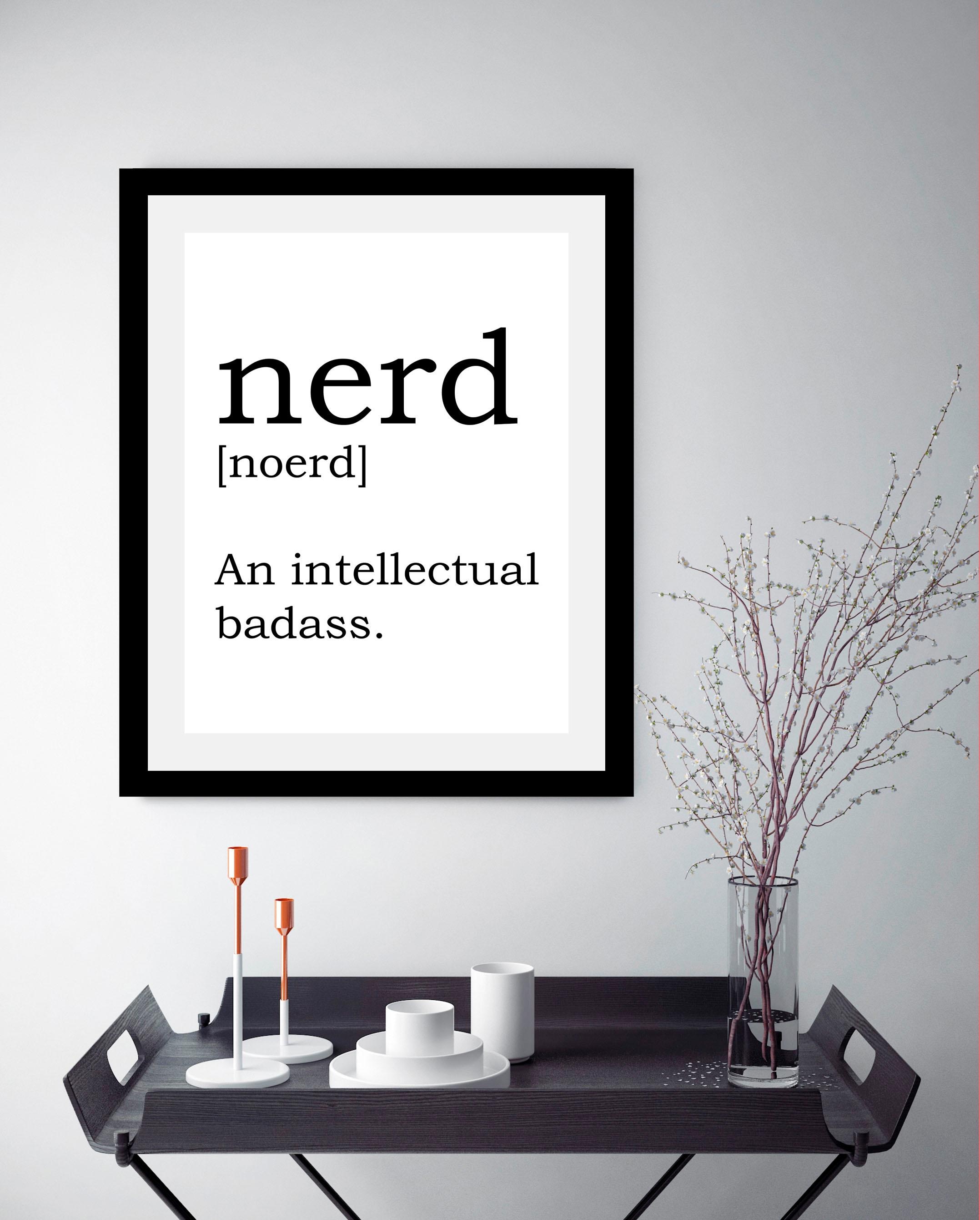 queence Bild »Nerd« Schriftzug | Schwarz-Weiss | Sprüche & Texte HD Premium Poster-Druck inkl. Holzrahmen