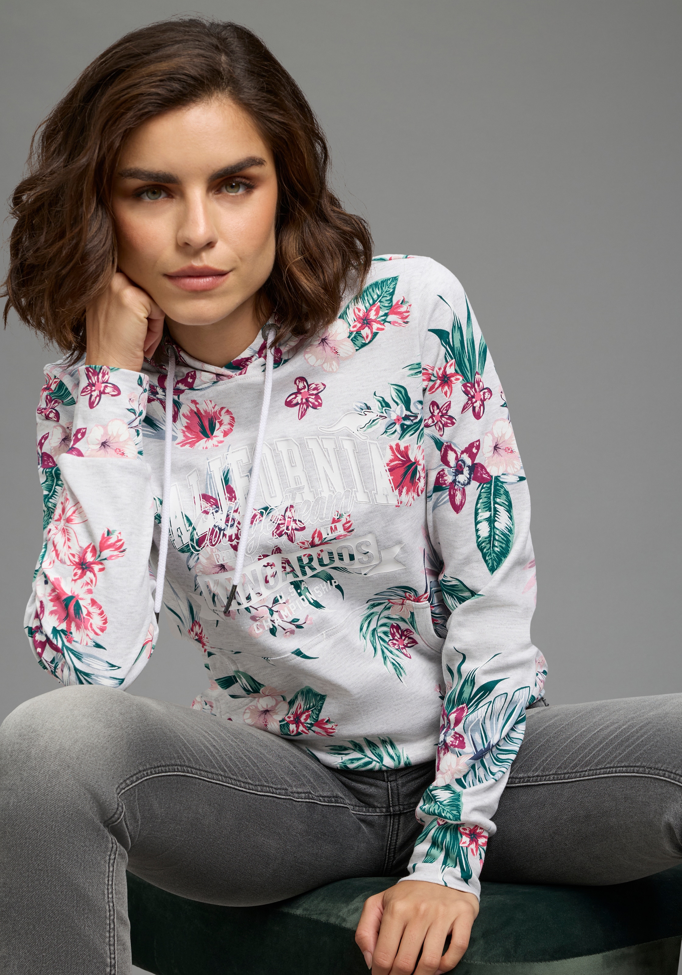 KangaROOS Kapuzensweatshirt , mit Kapuze und Kordelzug, Langarm, hüftbedeckende Länge
