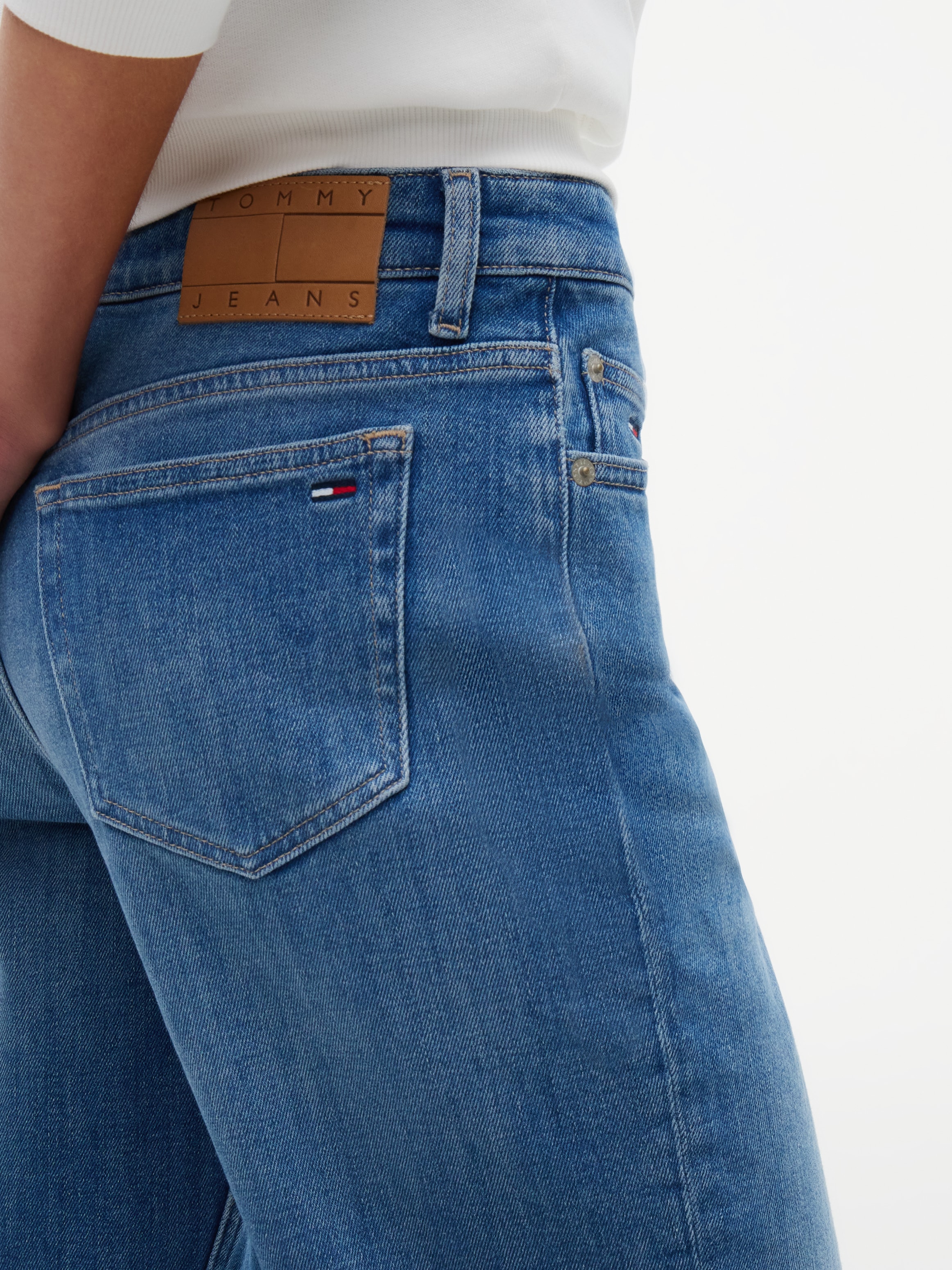 Tommy Jeans Jeans droit »SOPHIE LOW RISE STRAIGHT DJ5137« mélange de coton, coupe droite