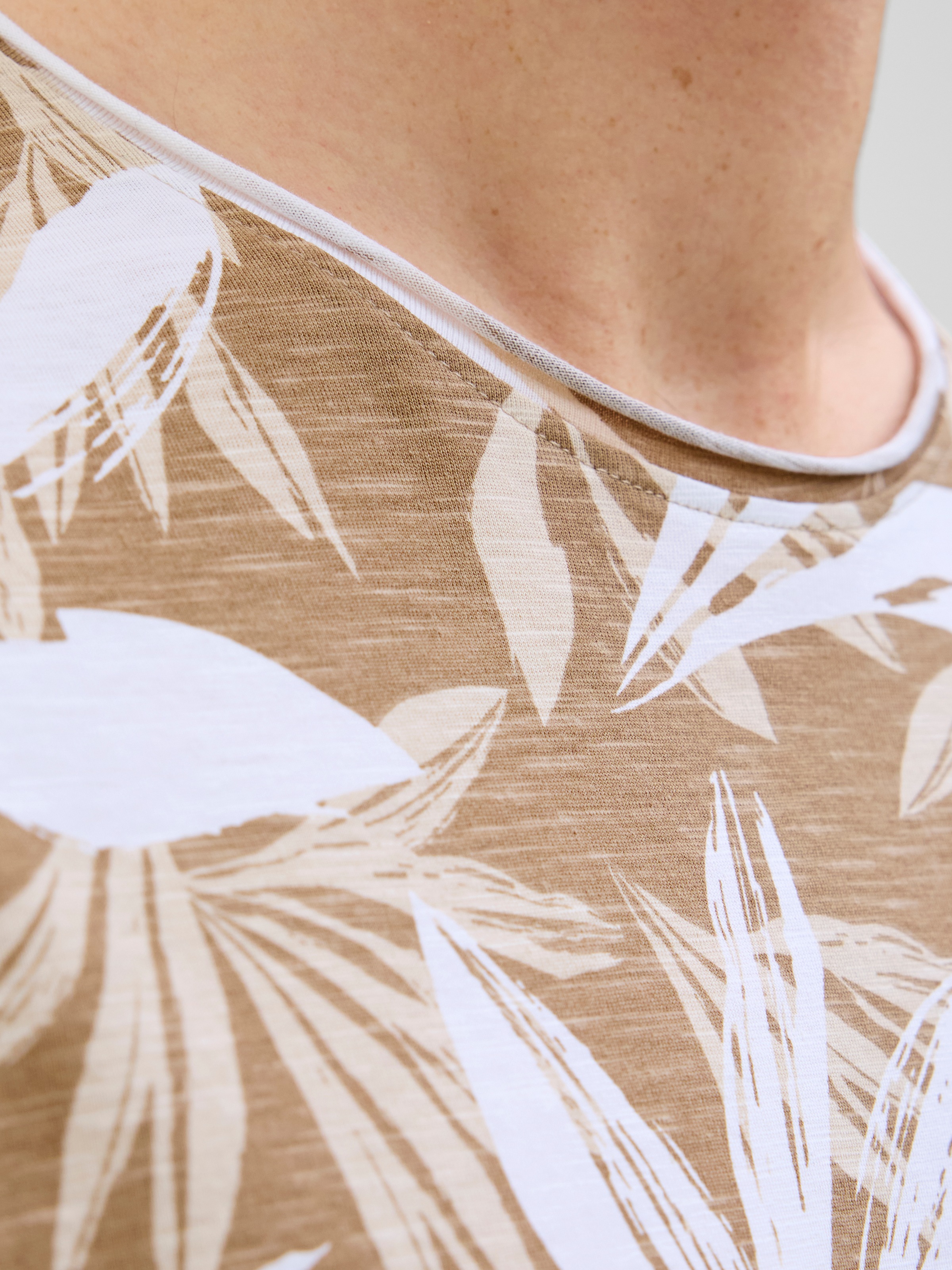 Jack & Jones Rundhalsshirt »JJEBRYAN AOP TEE S/S O-NECK NOOS« mit All-Over Print