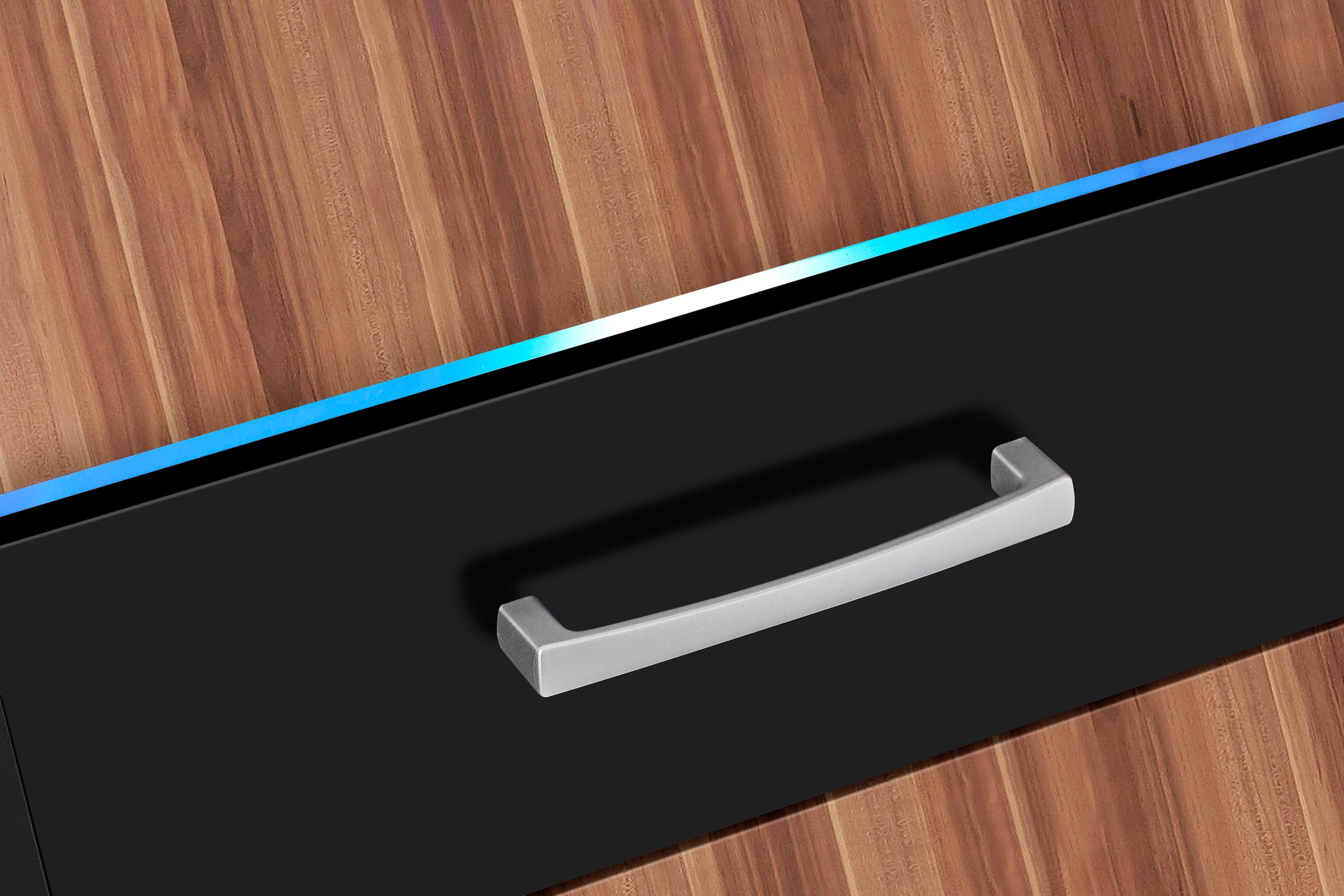 priess Kleiderschrank wahlweise mit Kranzbeleuchtung