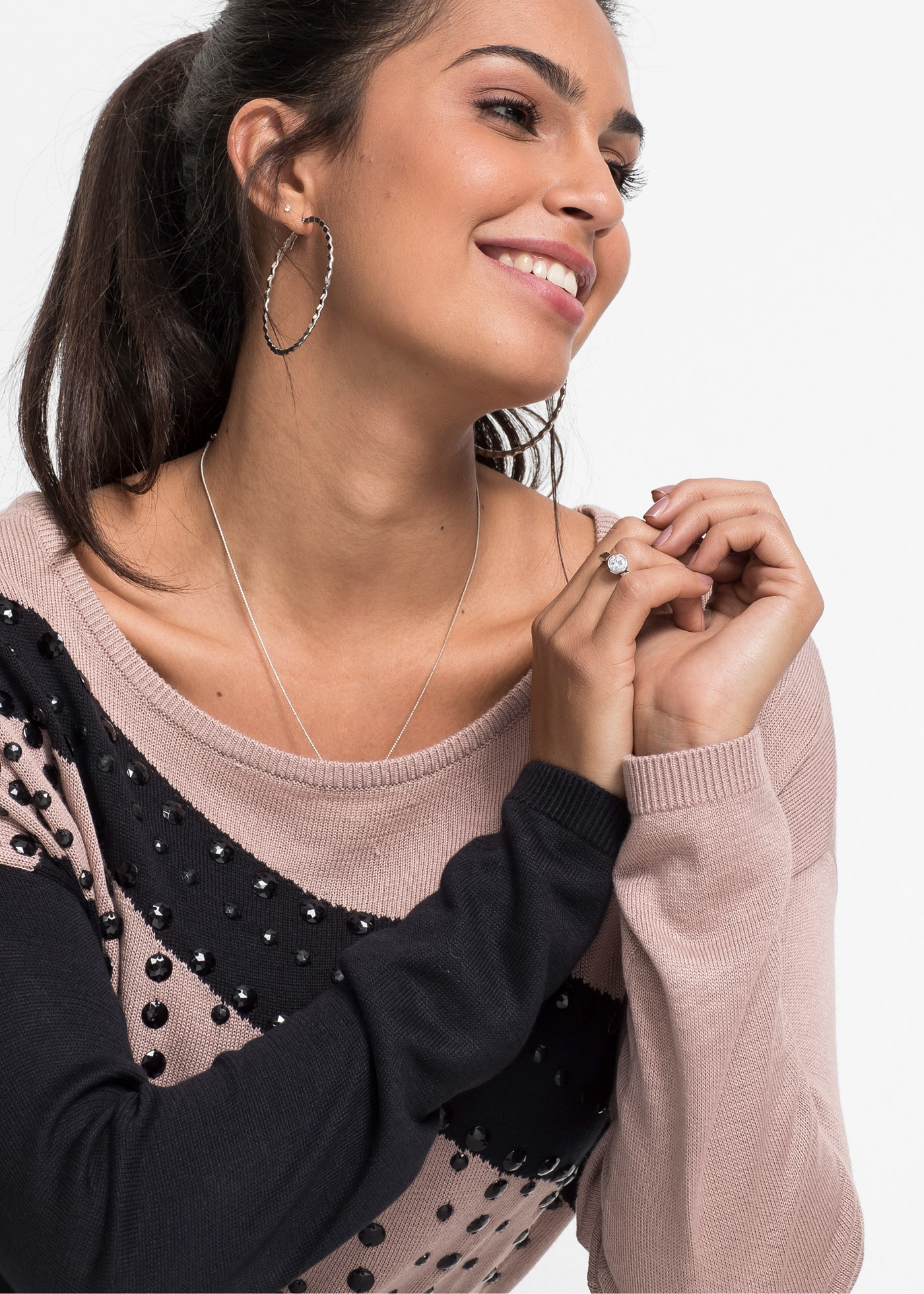 bonprix Pull long »Longpullover mit Applikation« lässig geschnitten, wunderschöne Schmucksteinchenapplikation