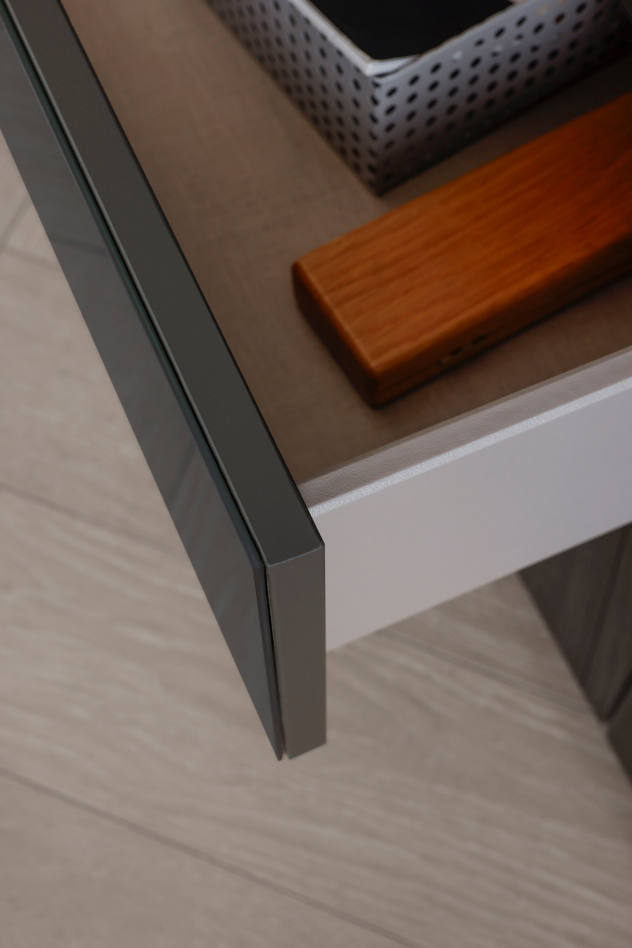 rauch Kombikommode »Kommode Türkommode Sideboard Kombikommode FLIPP mit Glasfront« Breite 200 cm mit 2 Einlegeböden,  3-türig, 3 Schubladen, Soft-Close-Funktion, Oberboden und Front Glas
