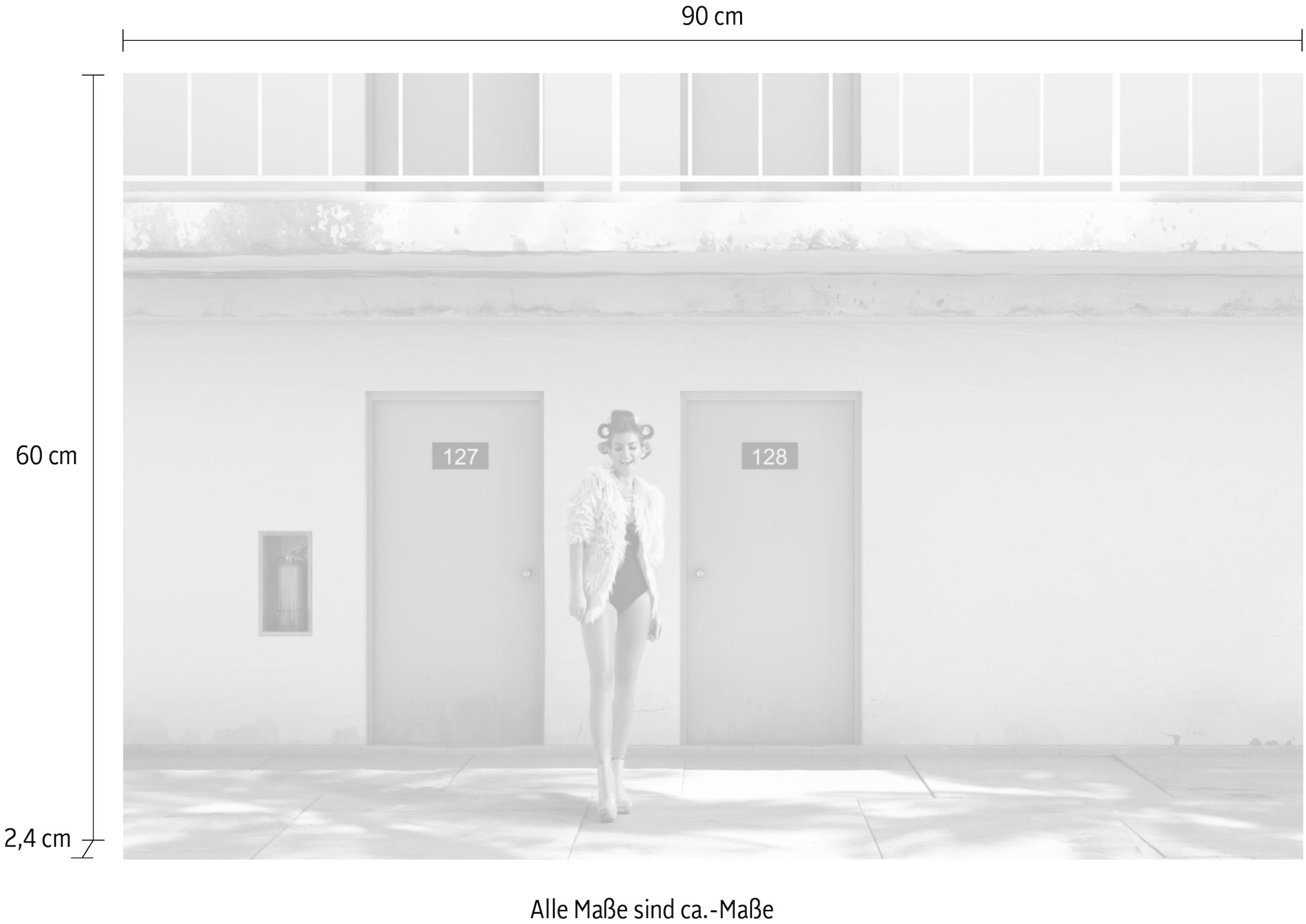 queence Acrylglasbild »Frau vor Hauswand« Bilder von Frauen | Fashion | Frau | Kunst | Mode Fine Art-Print in Galeriequalität