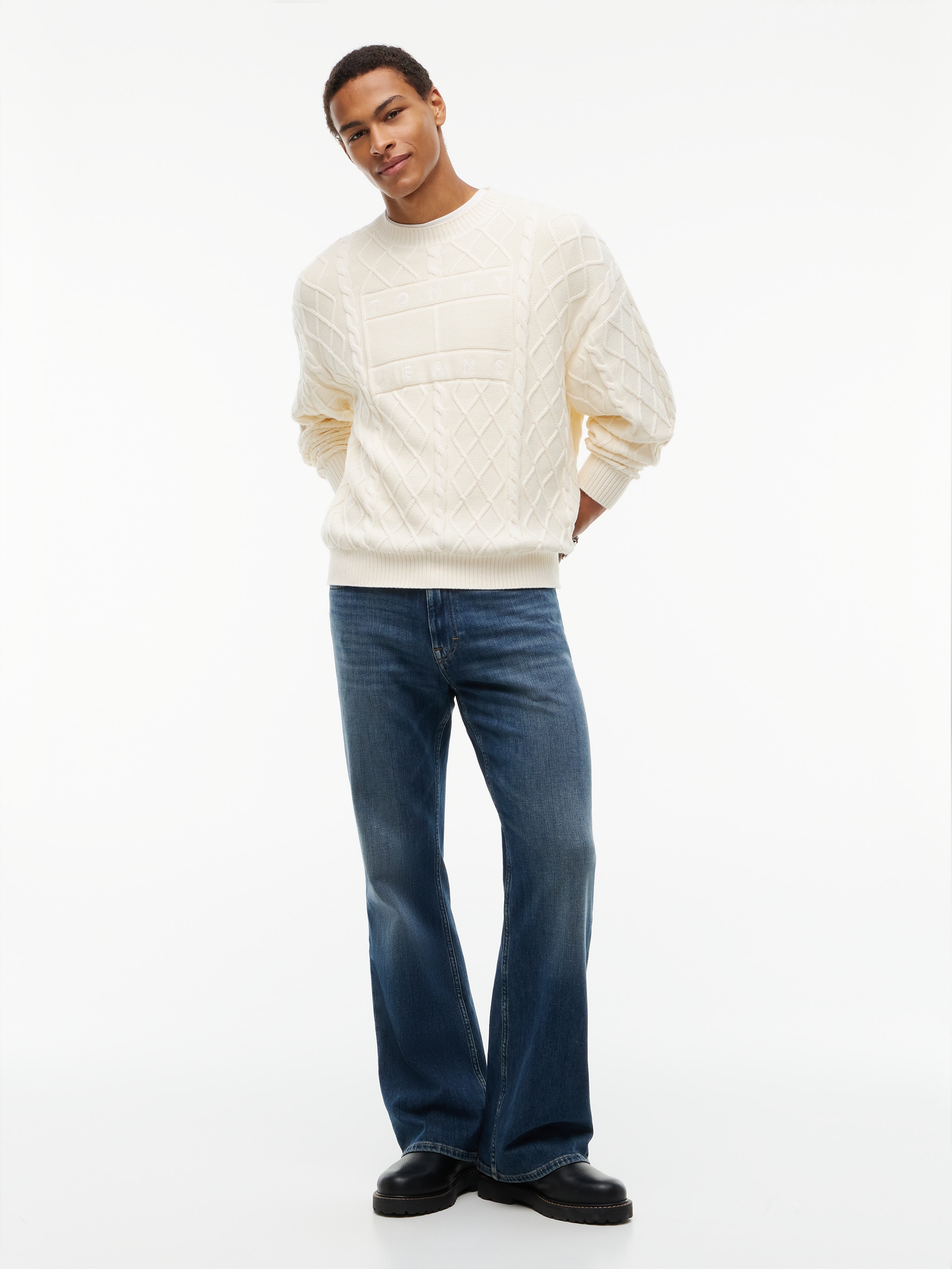 Tommy Jeans Pull à col rond »TJM RELAXED FLAG CABLE SWEATER« avec motif losange et torsades
