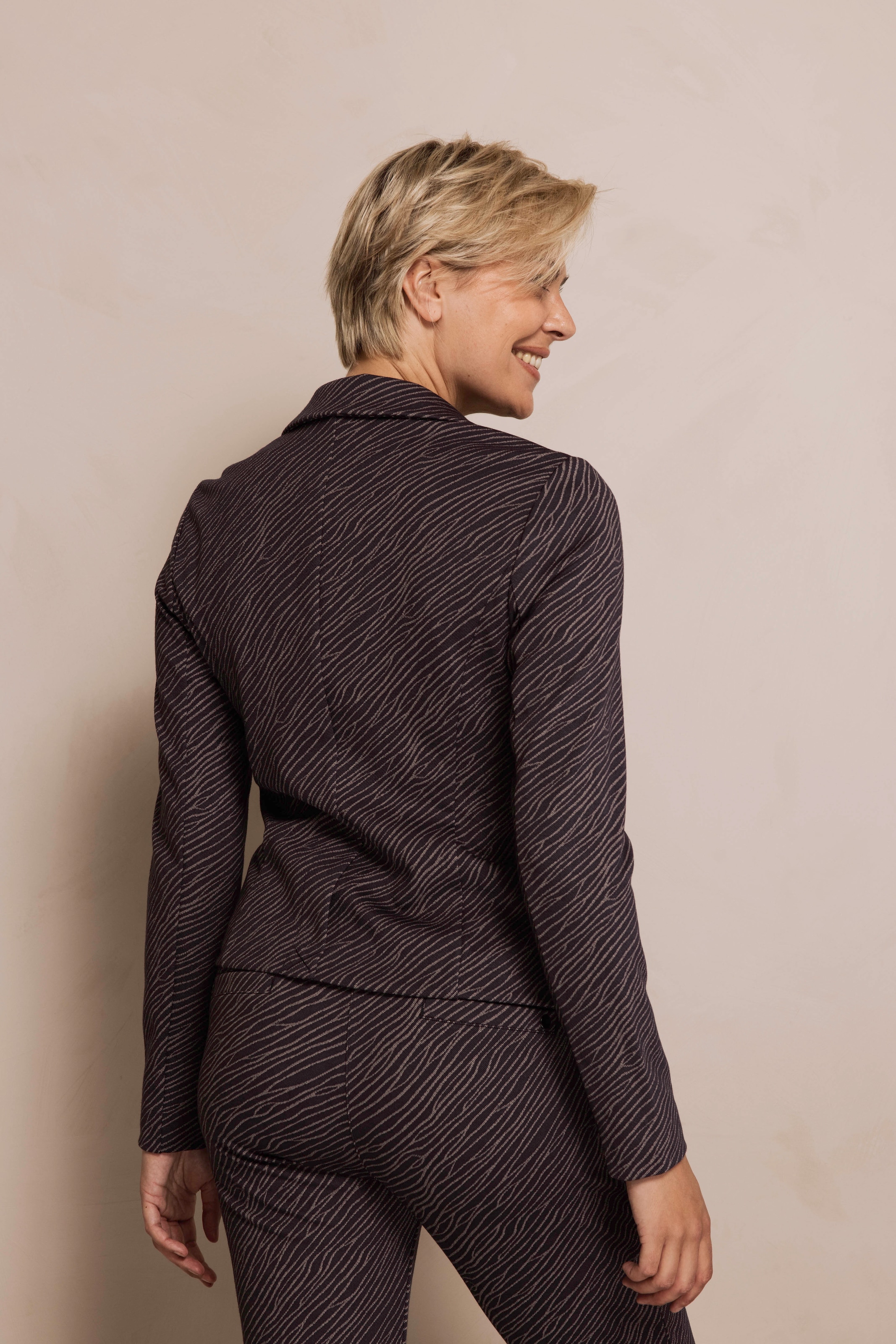 Zhrill Blazer court »ZHBETSY« grafisches Allover-Muster, tailliert