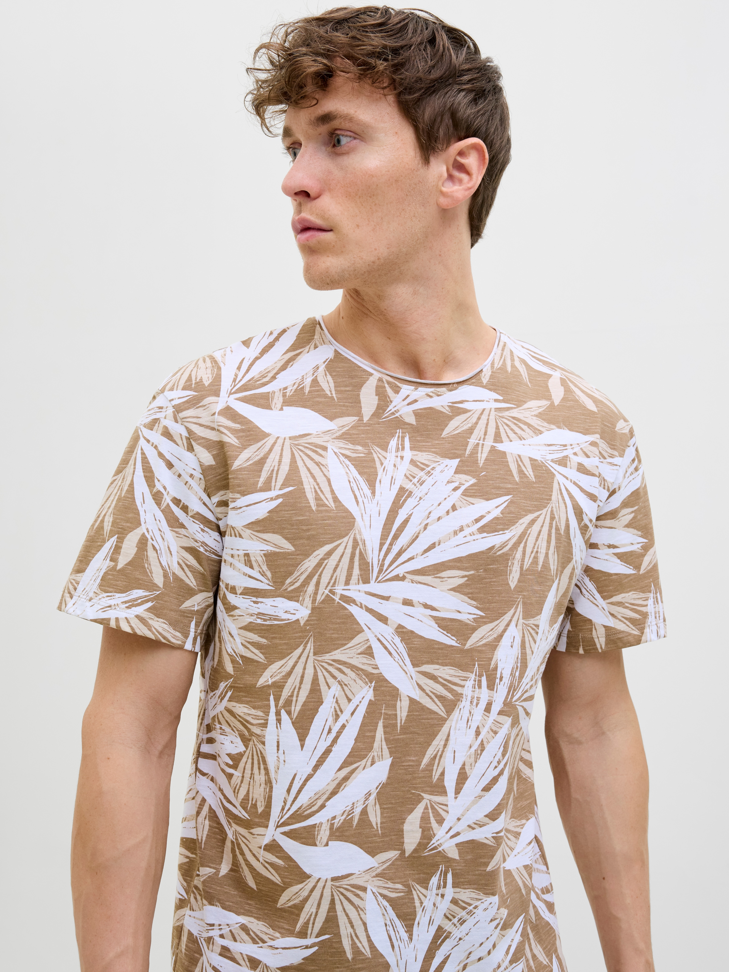 Jack & Jones Rundhalsshirt »JJEBRYAN AOP TEE S/S O-NECK NOOS« mit All-Over Print