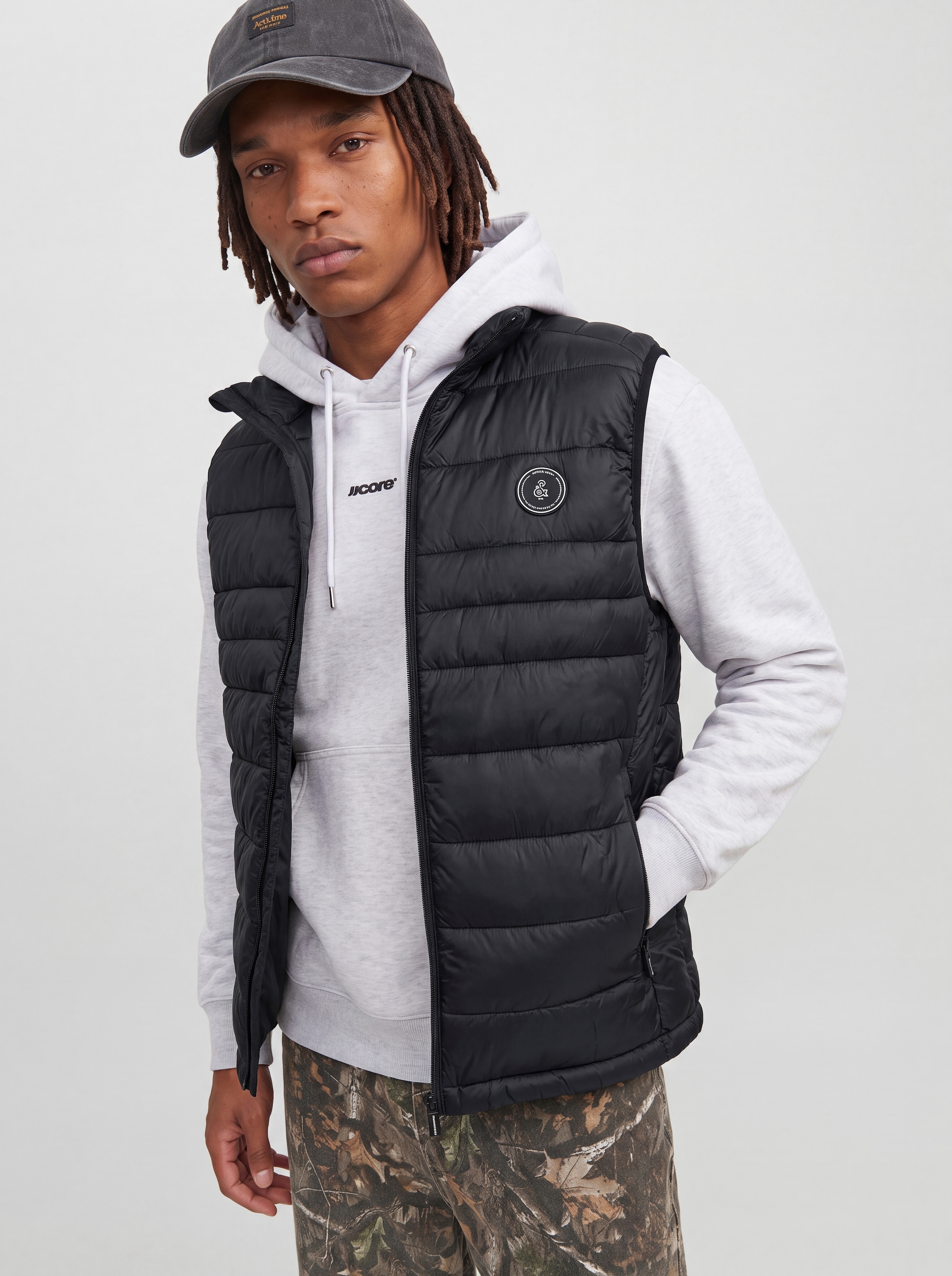 Jack & Jones Gilet matelassé »JJEKINGSLEY LIGHT BODYWARMER COLLAR NOOS« fibre synthétique, coupe régulière