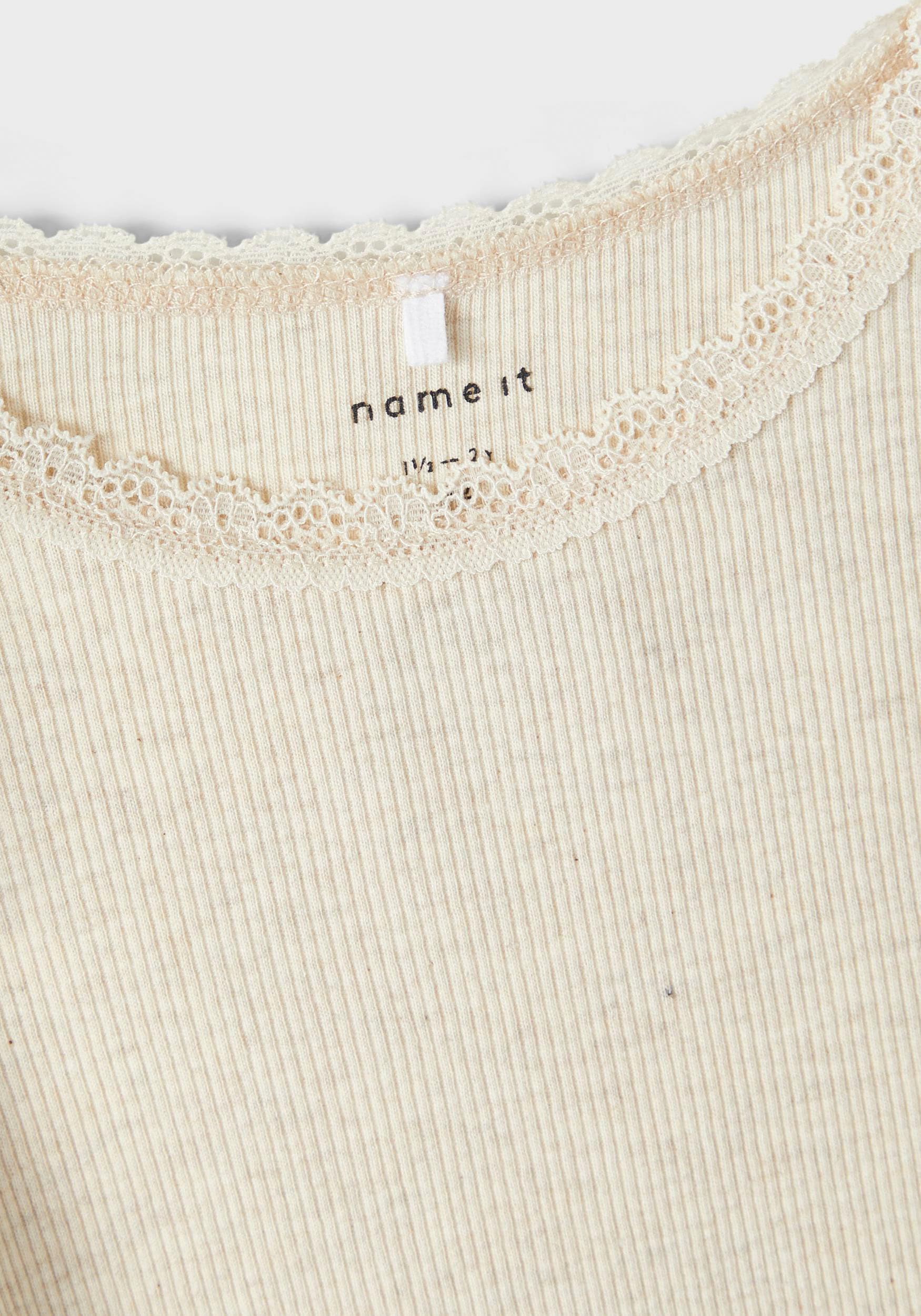 Name It Langarmshirt »NMFKAB LS TOP NOOS« in Feinripp und mit süsser Spitzenkante am Ausschnitt