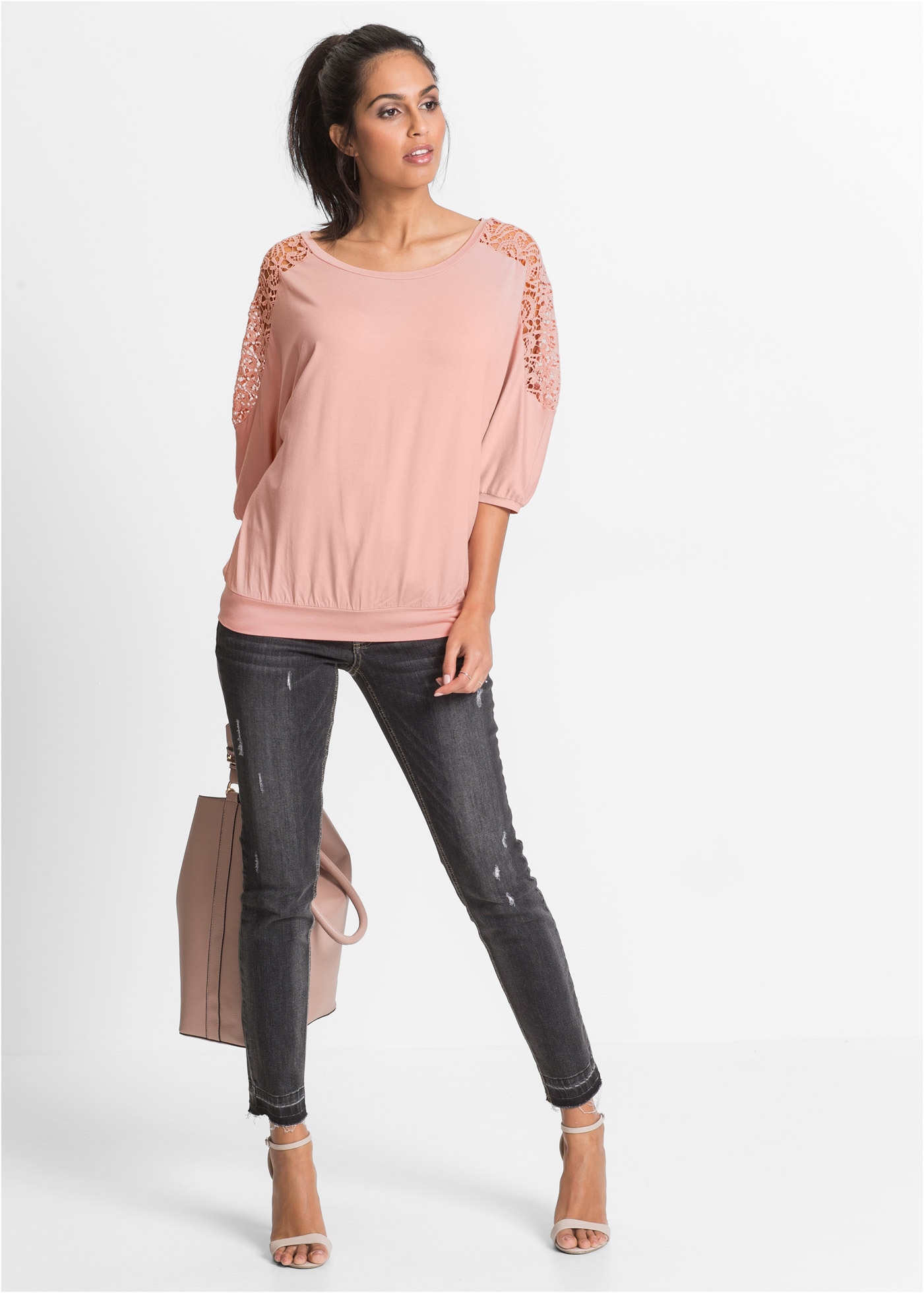 bonprix Oversize-Shirt oversized, 3/4-Fledermausärmel mit Cut-Outs mit Spitzeneinsätzen
