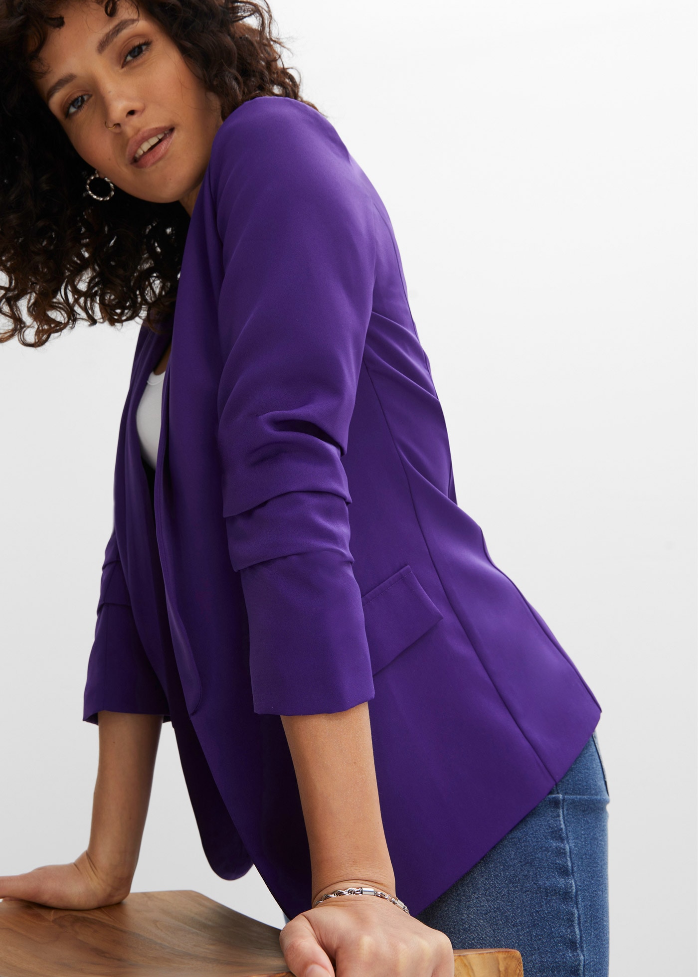 bonprix Veste blazer femininer Stil, schmale Passform, aus Polyester und Elasthan