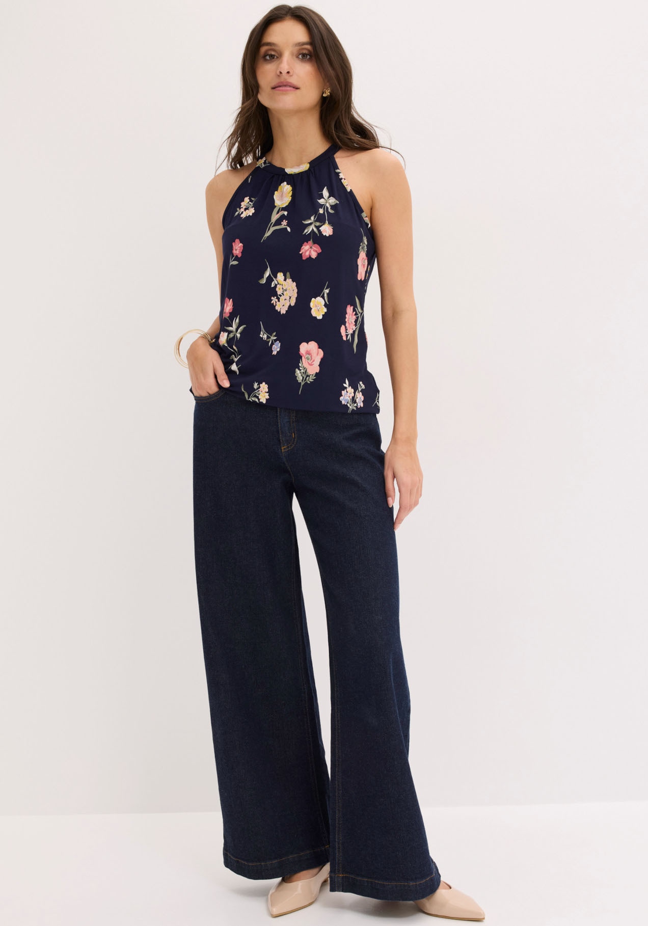 bonprix Haut de chemise »Top aus Viskose-Mix« confortable, encolure américaine avec fermeture à bouton dans le dos