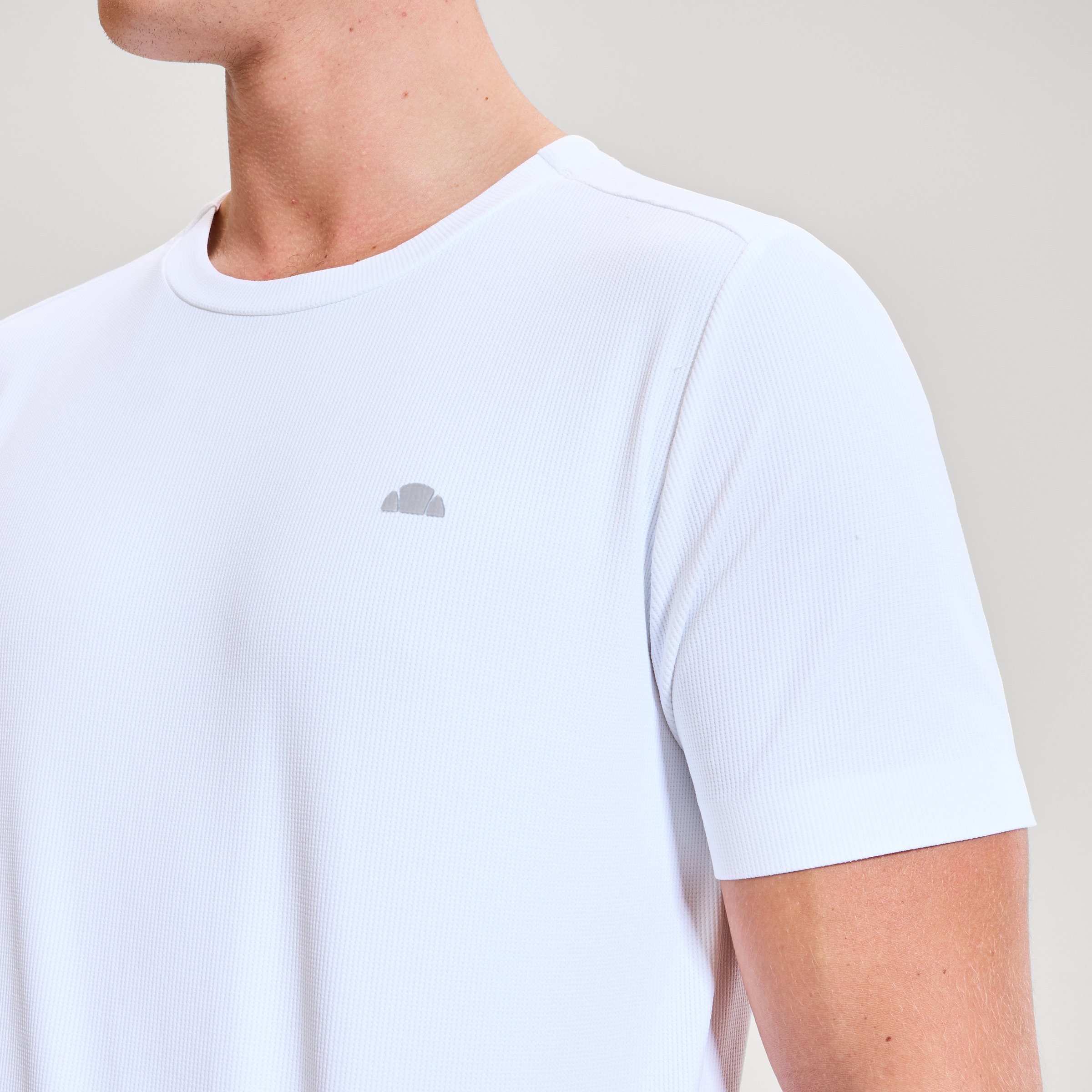 Ellesse T-shirt fonctionnel »TELLER TEE« Col rond, en polyamide et élasthanne, manches courtes