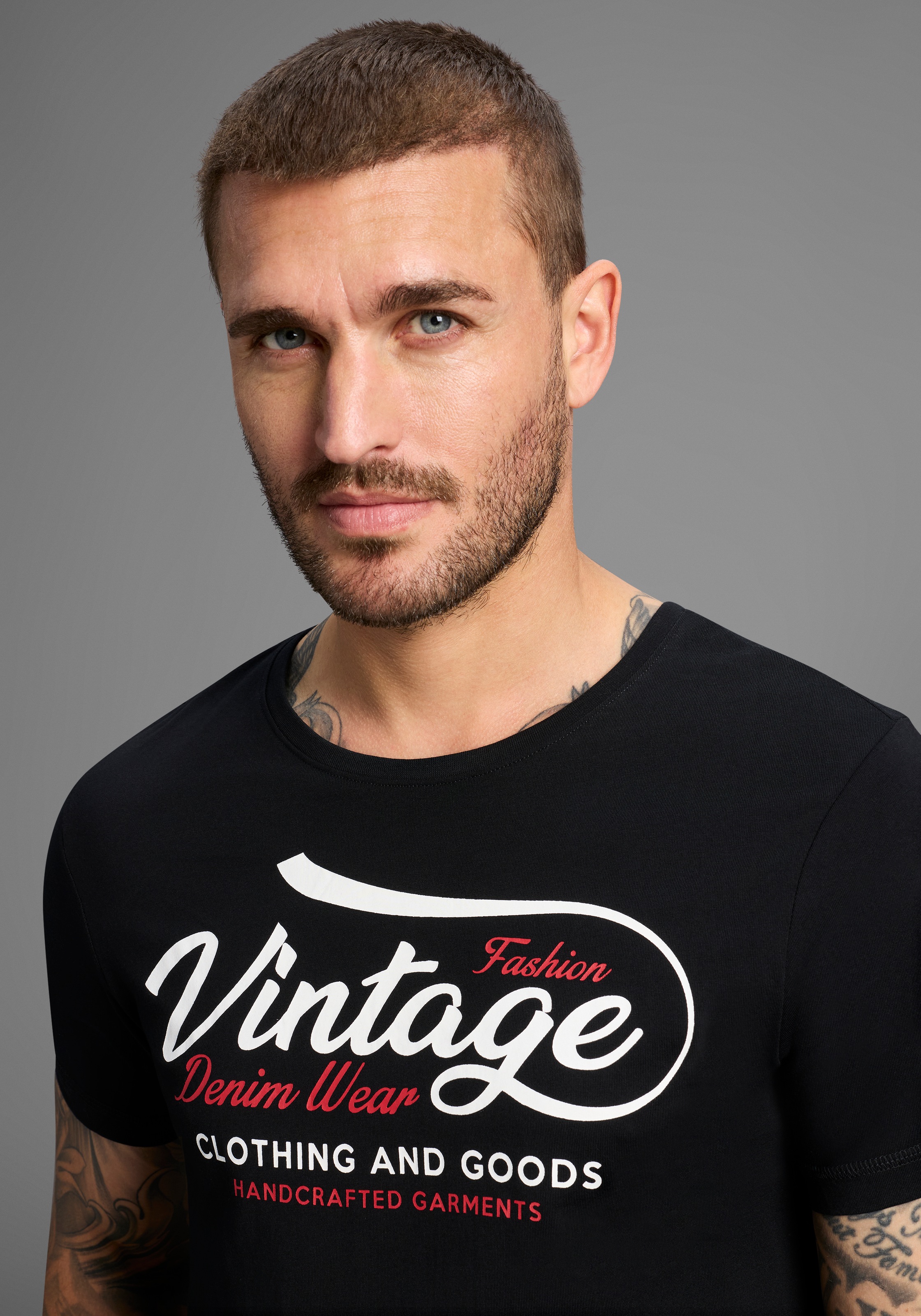 AJC T-shirt , kurzärmelig,  schmal geschnitten,  mit stylischem Druck
