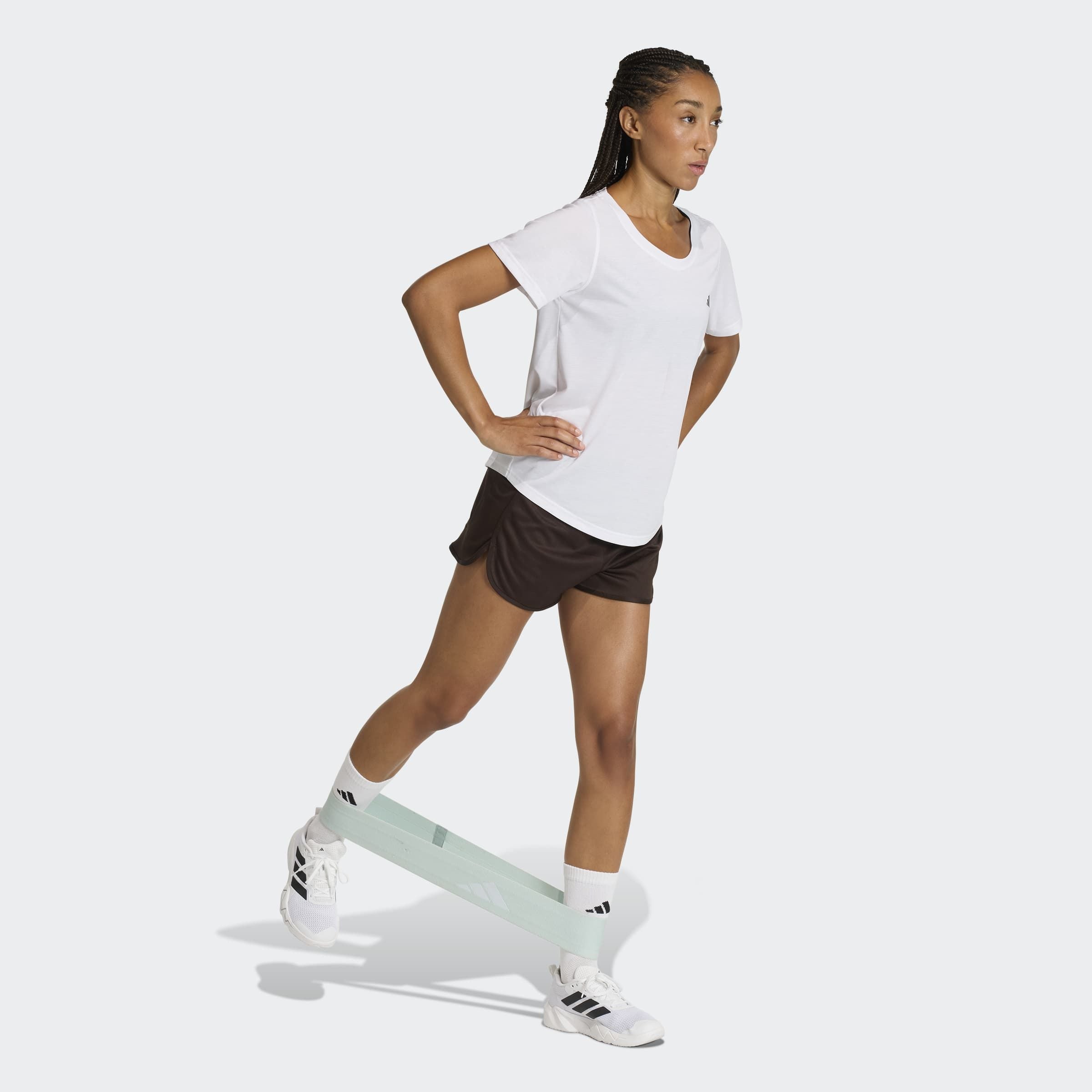 adidas Performance T-shirt »WORKOUT ESSENTIALS MIT TIEFEM AUSSCHNITT« pour un look sportif au quotidien et à l'entraînement, sans fermeture