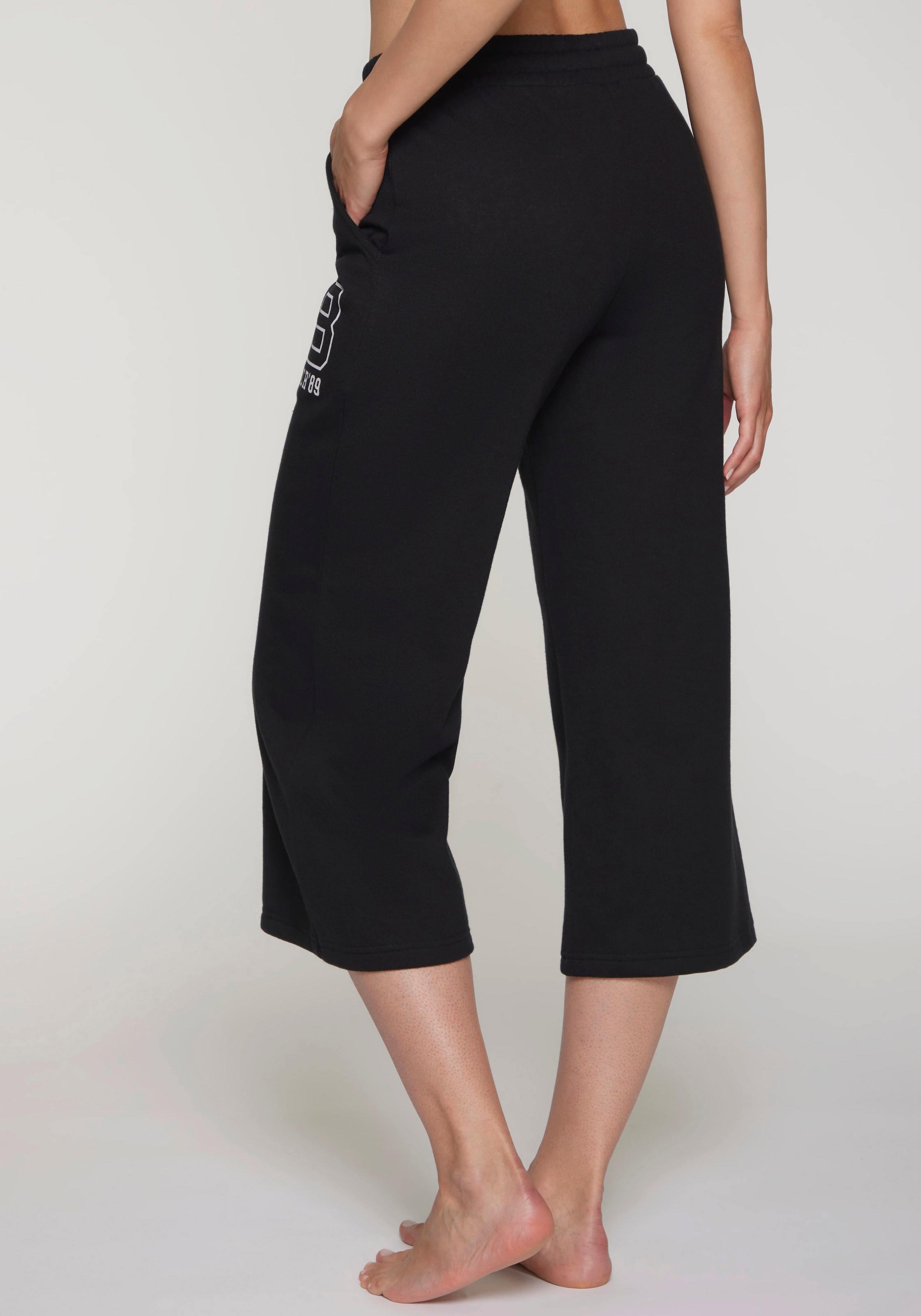 Bench. Loungewear Pantalon 7/8 »Ankle Athletic Jogginghose«  avec poches latérales et imprimé logo, vêtements d'intérieur