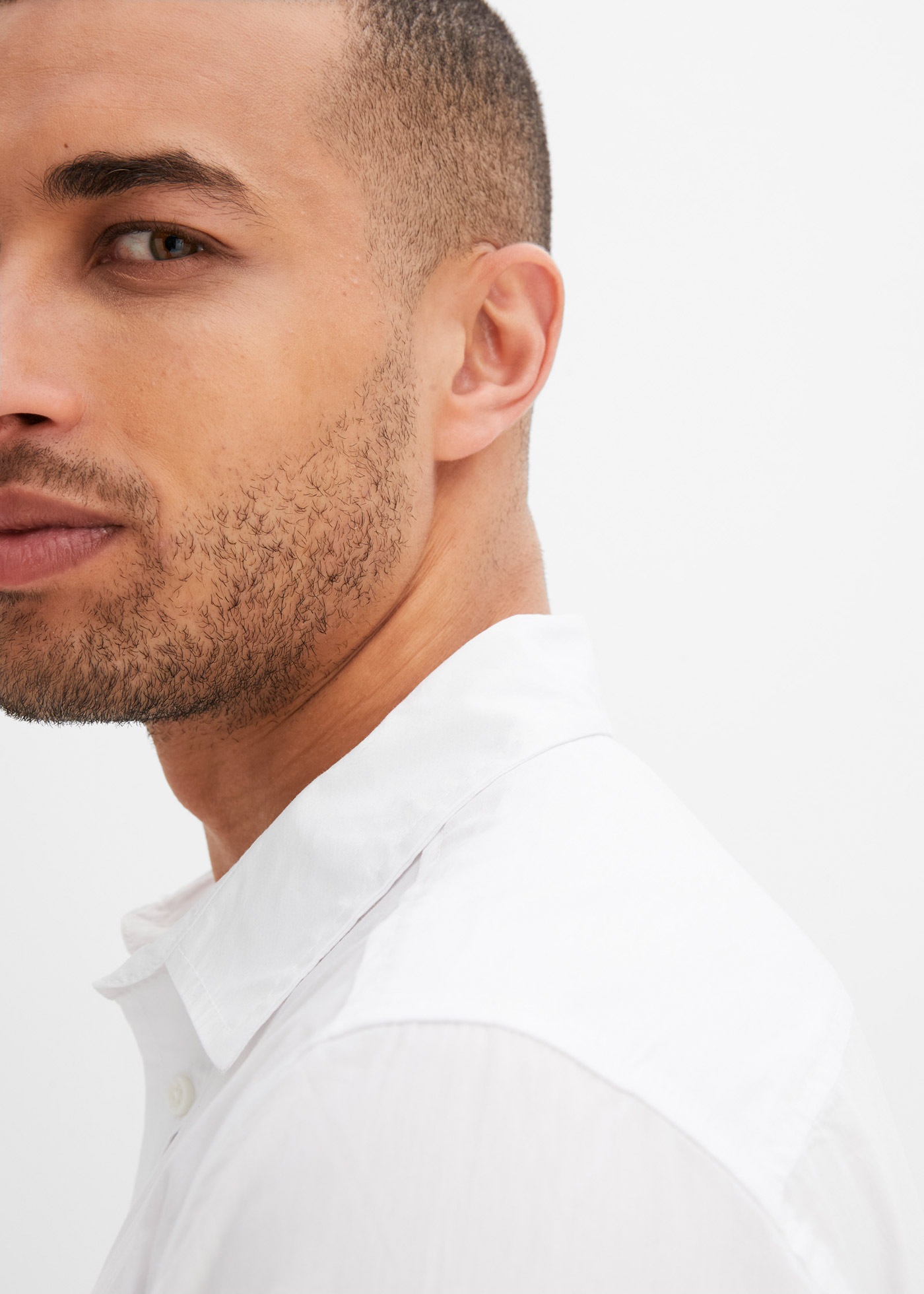 bonprix Chemise à manches longues coupe ajustée, en coton, polyamide et élasthanne, col Kent