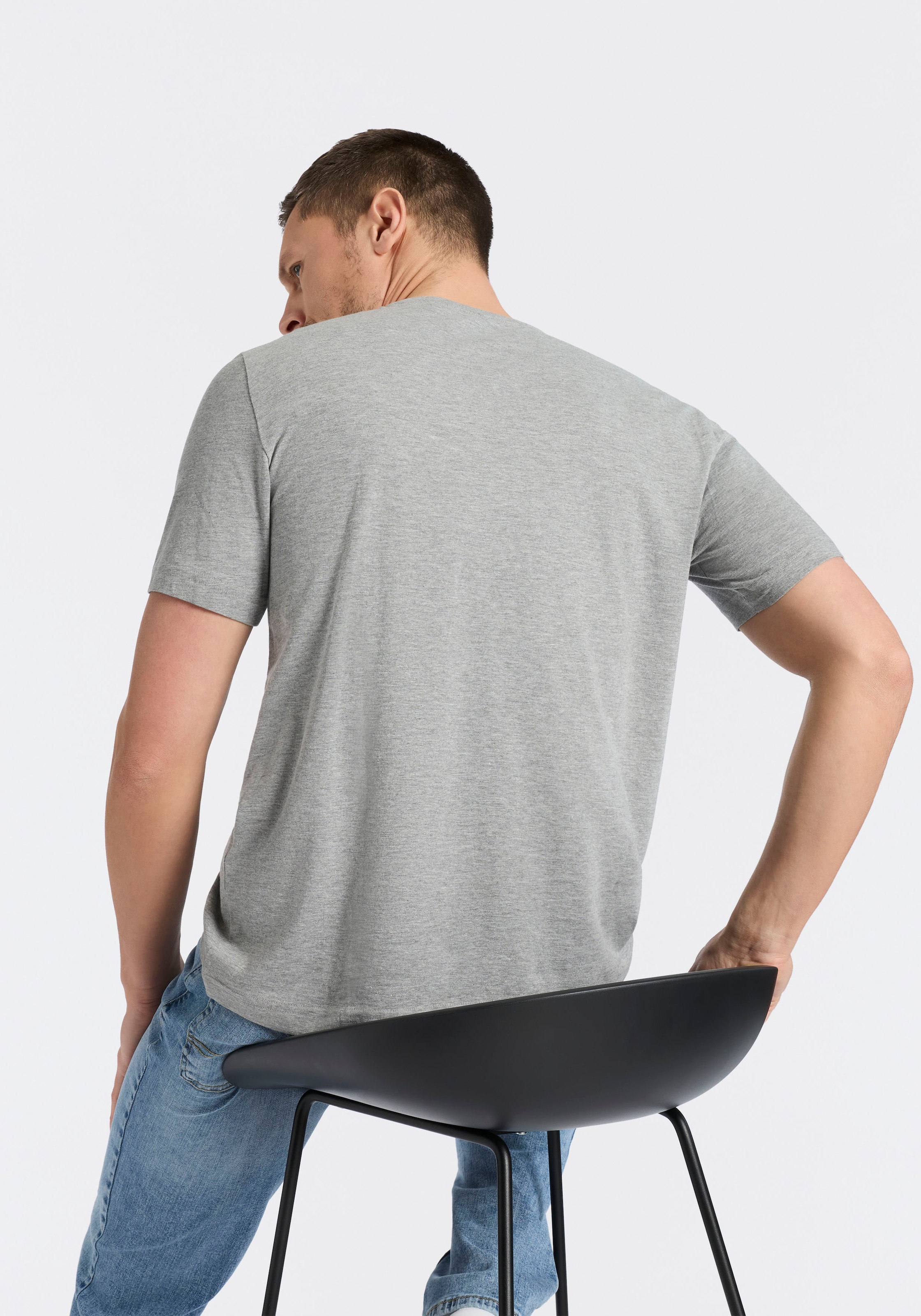 MUSTANG Rundhalsshirt »Alex Logoprint uni« mit Logoprint auf der Brust