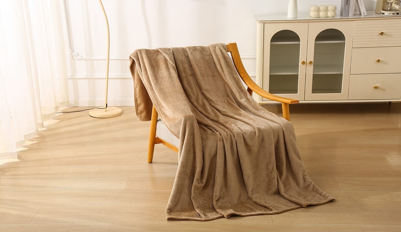 GOODproduct Wohndecke »Tianna« weiche Kuscheldecke,150x200cm, leicht & kompakt, pflegeleicht, premium