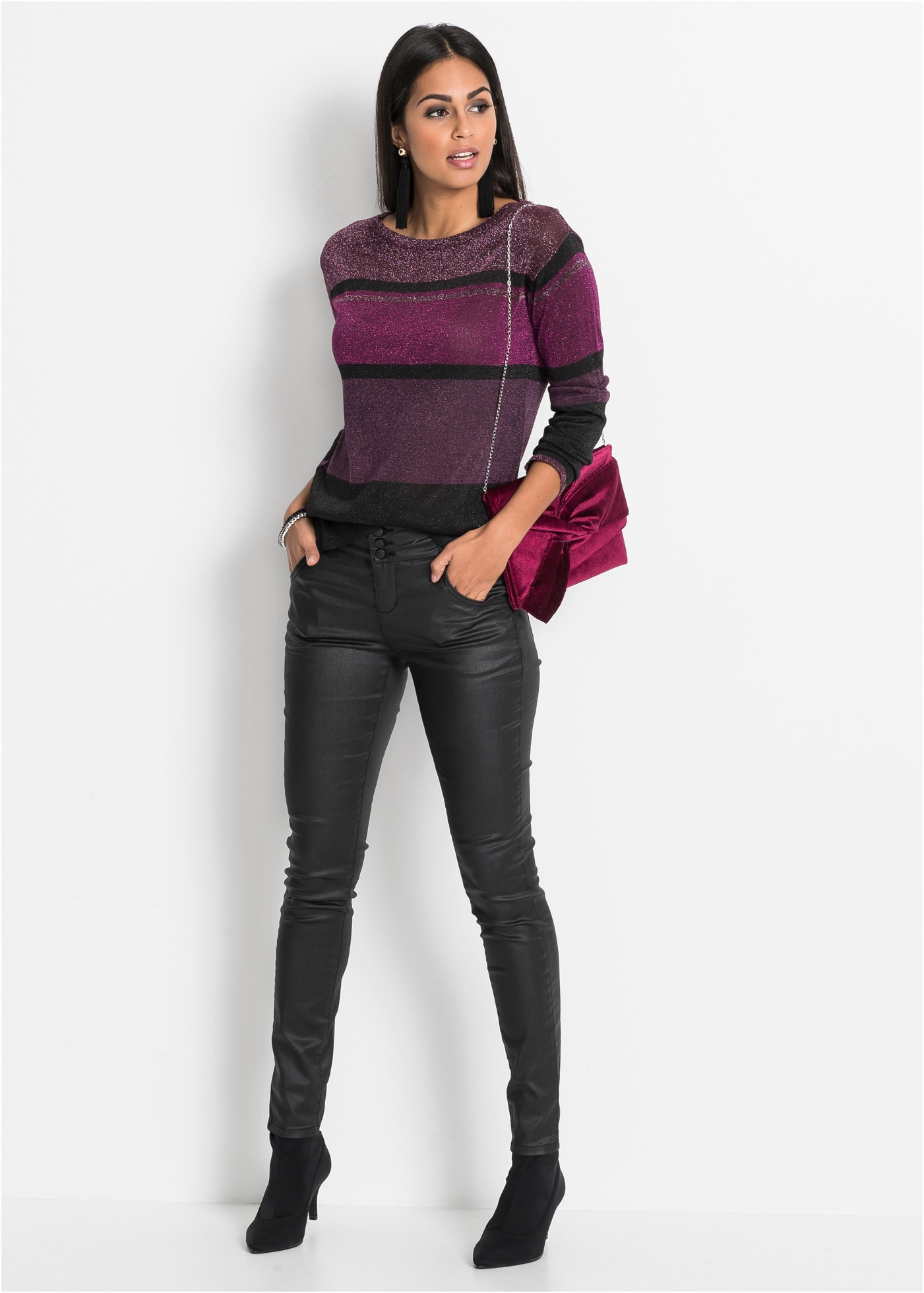 bonprix Pull en tricot en mélange de viscose avec motif rayé brillant