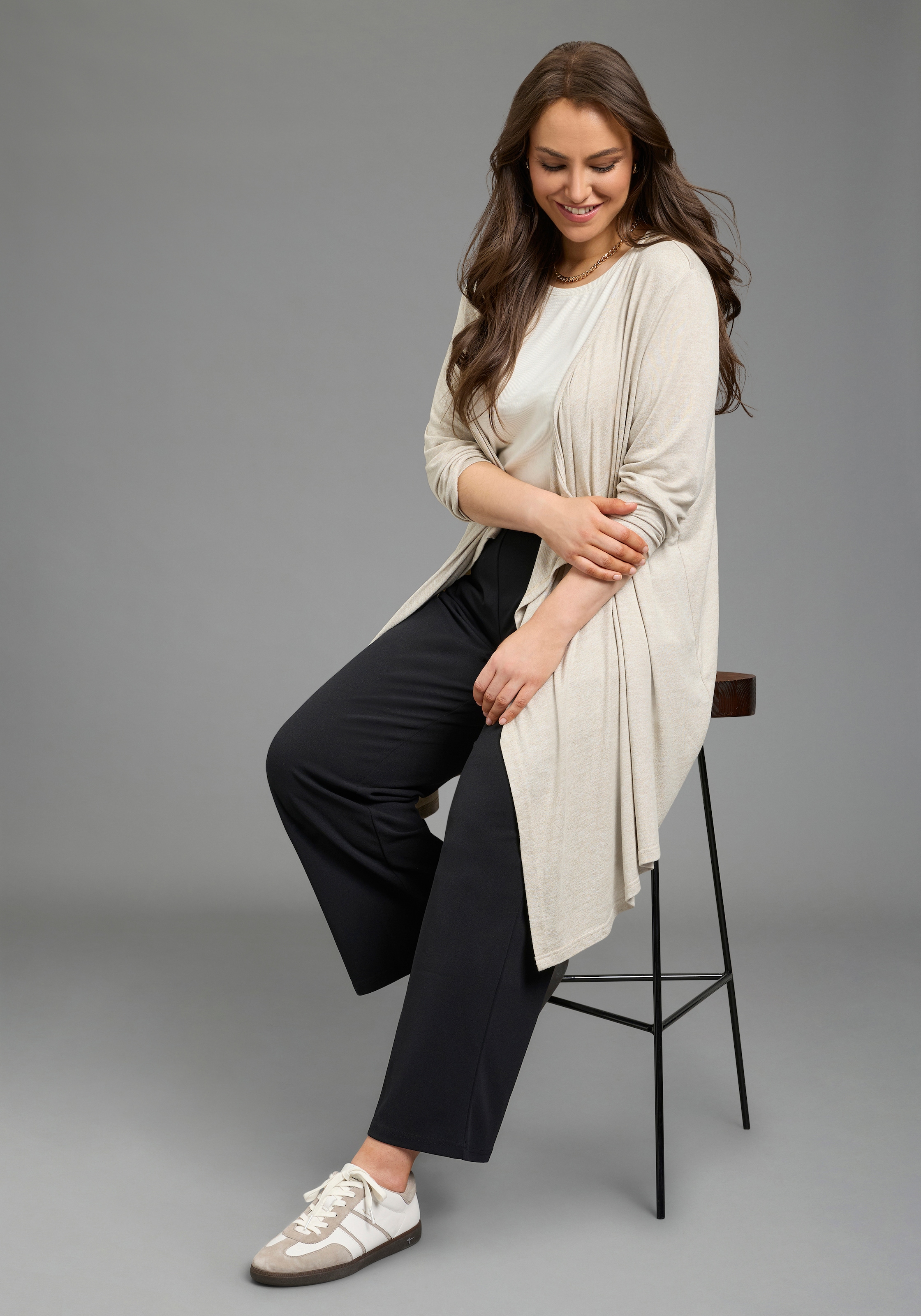 Laura Scott CURVE Veste en tricot mit Wasserfallausschnitt, Langarm-Design, figurbetonte Passform