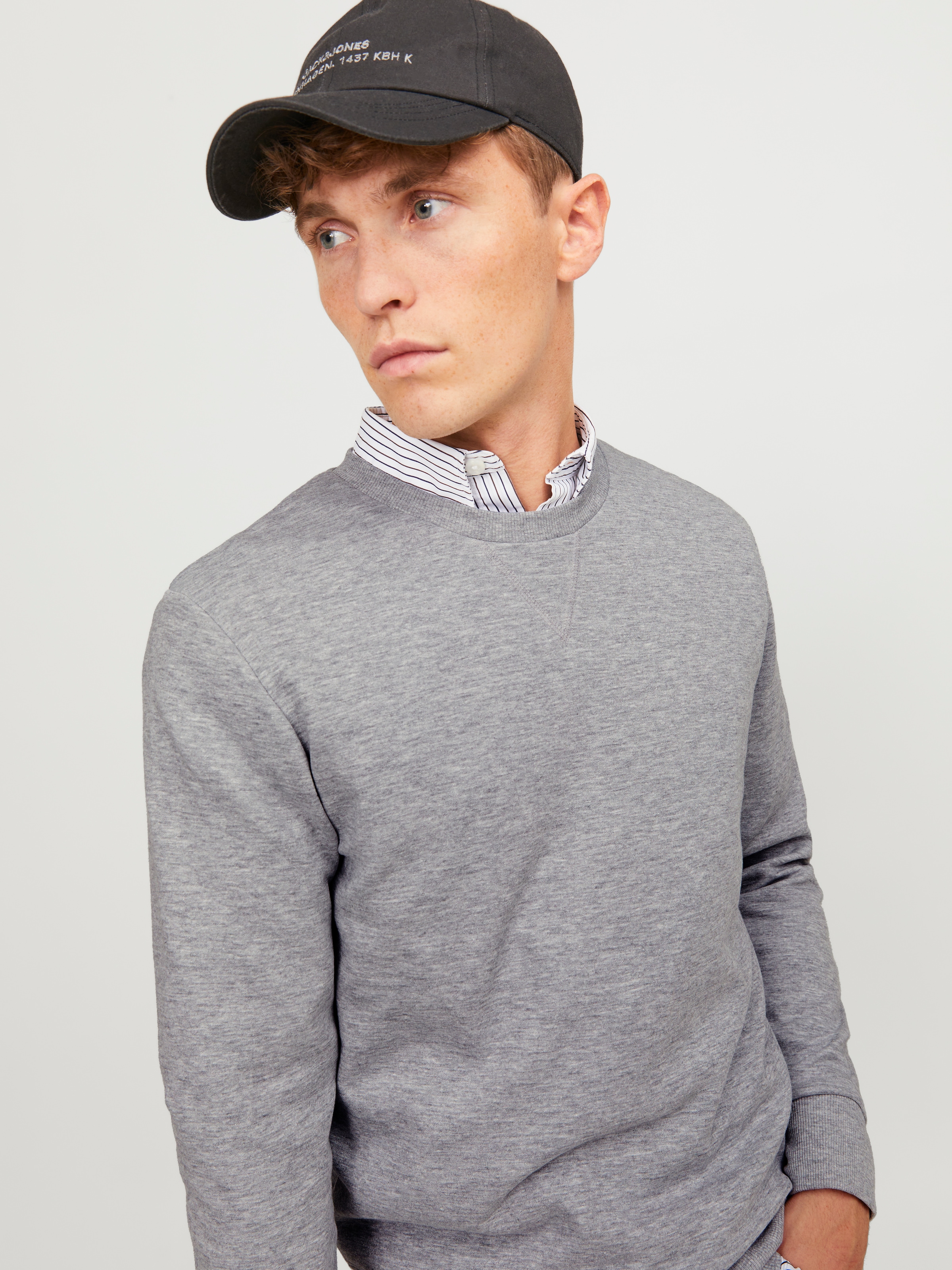 Jack & Jones Sweat-shirt »JJEBASIC mit Flaglabel und weicher Baumwollmischung«, uni, tendance, coupe regular, coton, col rond
