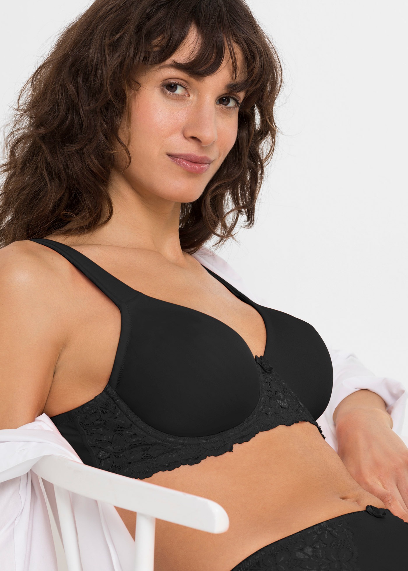 bonprix Soutien-gorge invisible »T-Shirt-BH mit gepolsterten Trägern« 1 avec armatures et détails discrets en dentelle