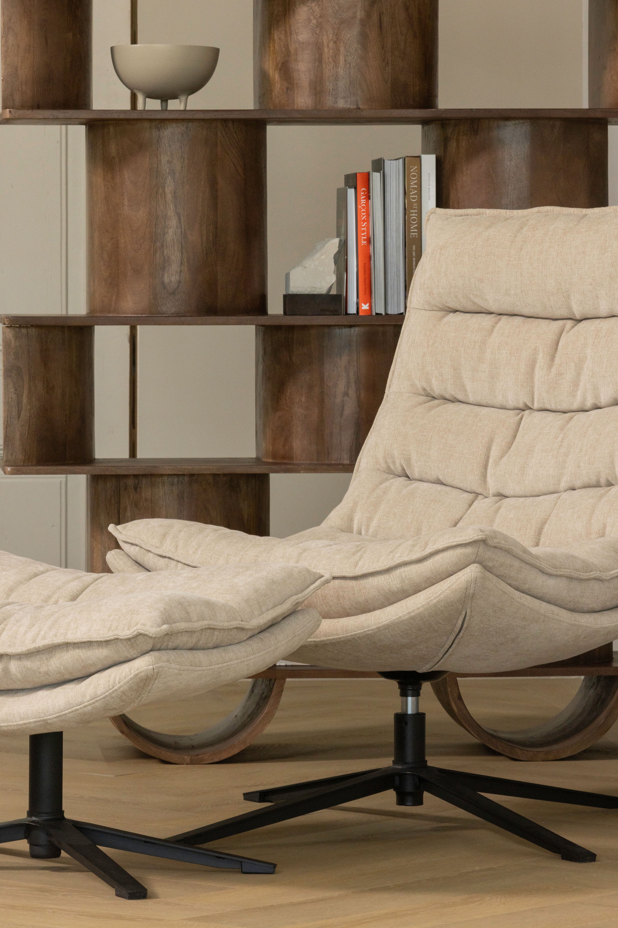 WOOOD Drehsessel »Kube mit Drehmechanismus inkl. Hocker B 74 x T 89 x H 100 cm« Hohe Verschleissfestigkeit, Newt-Chenillebezug, Tragkraft 120 kg