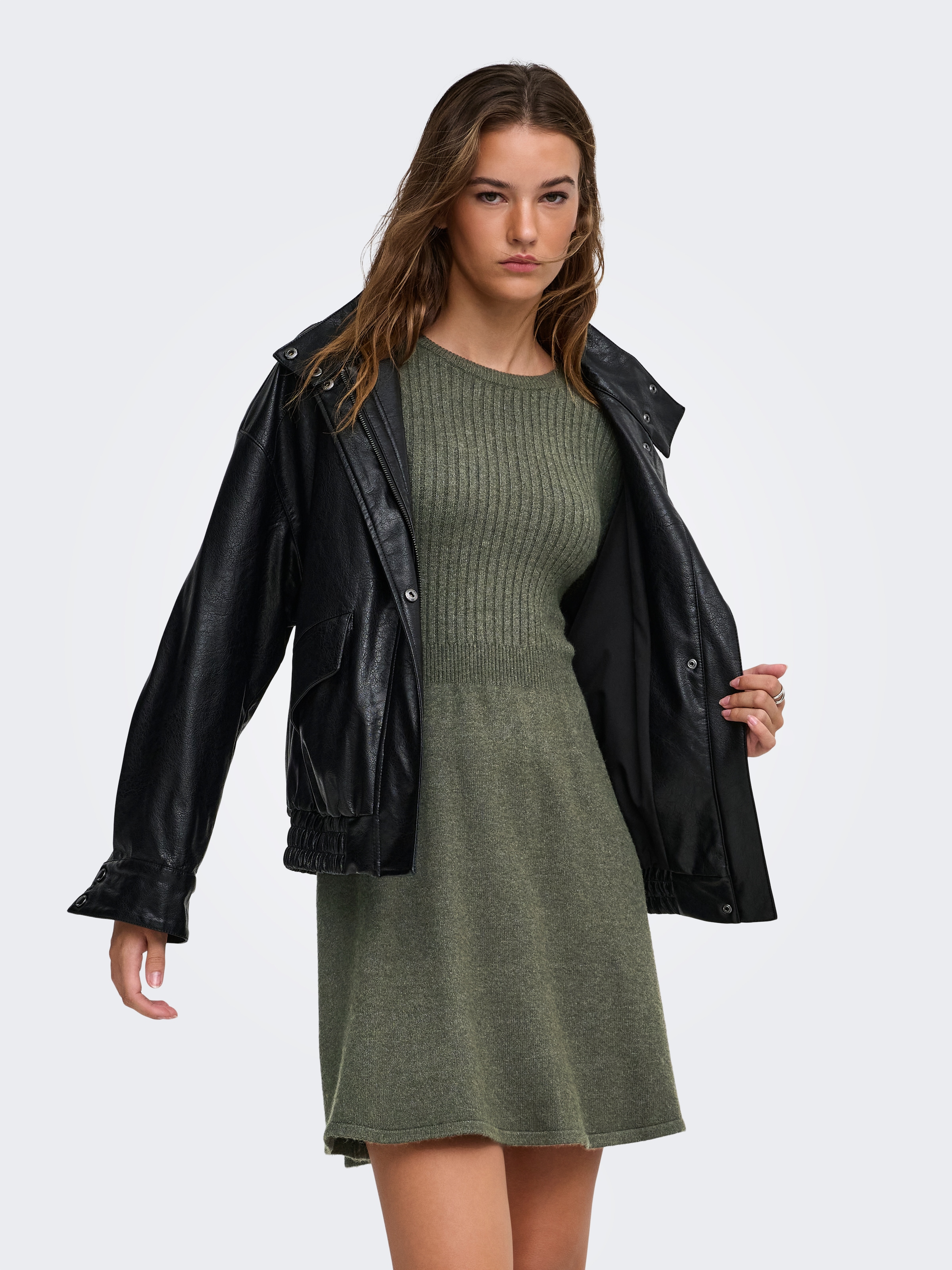 ONLY Robe en tricot »ONLFIA LS FIT FLARE ONEC DRESS CS KNT« Mélange de viscose, coupe normale