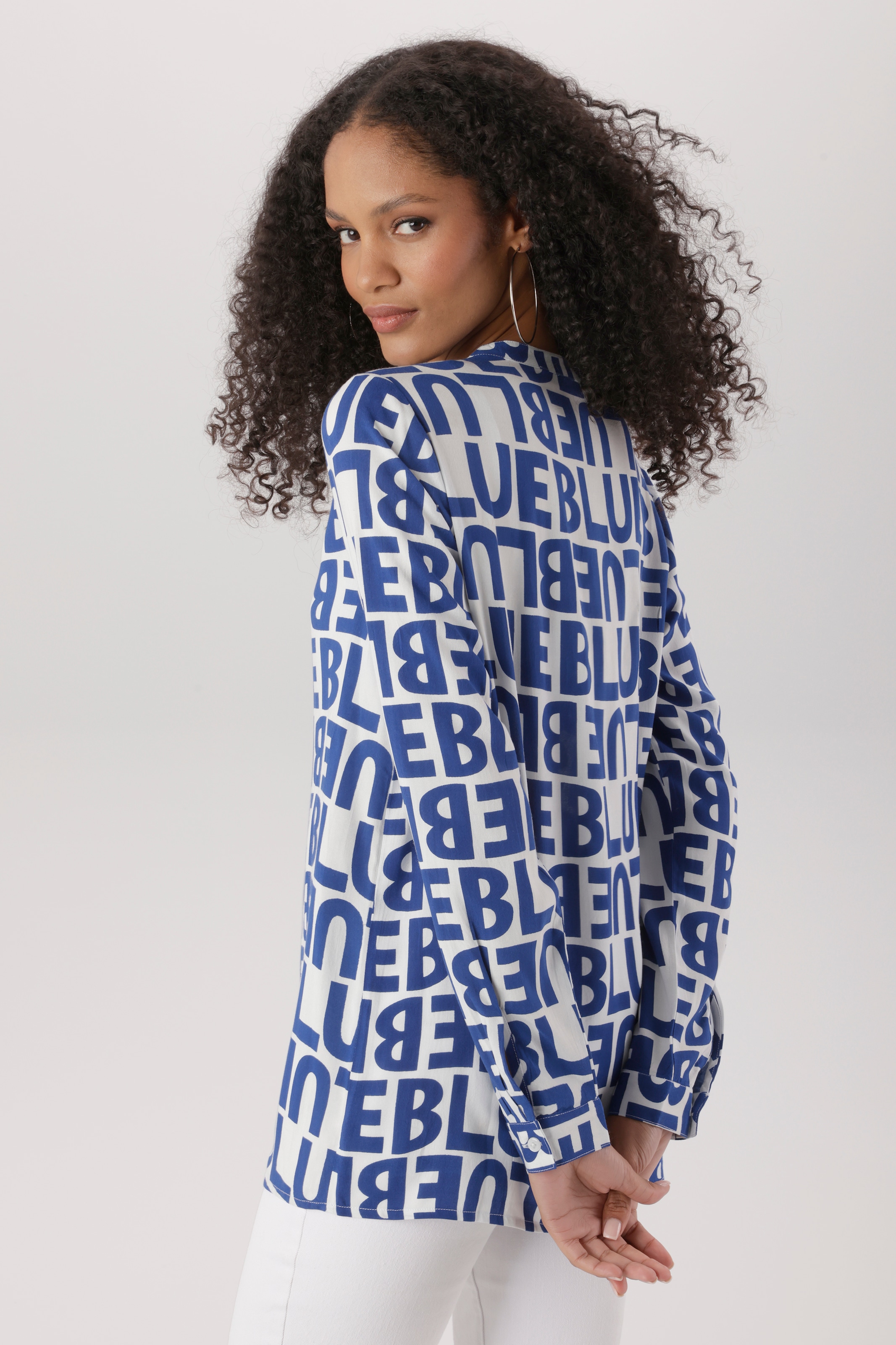 Aniston SELECTED Blouse à enfiler avec dégradé de lettres raffiné et tendance - NOUVELLE COLLECTION