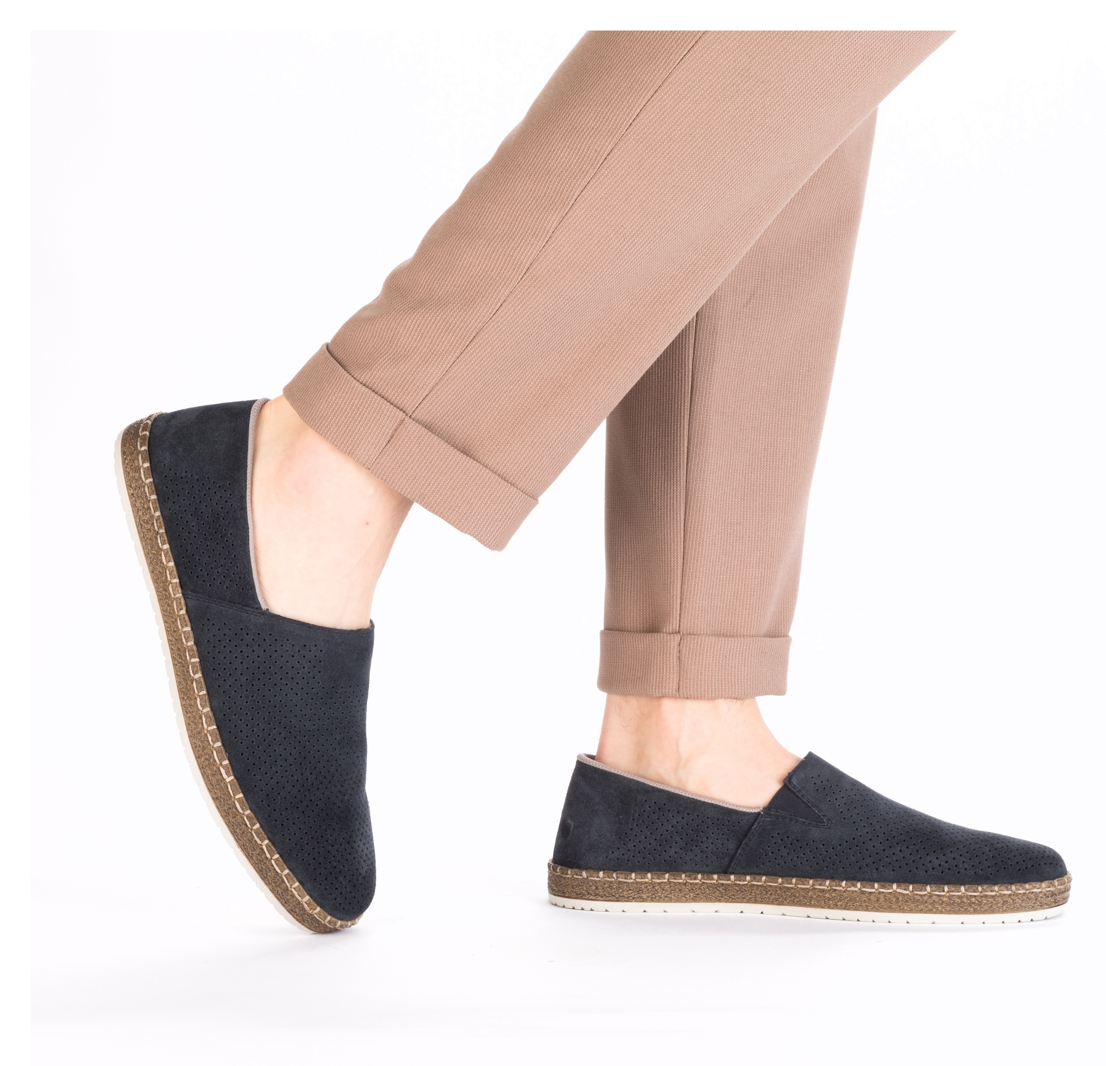 Rieker Slipper  , chaussure à enfiler, mocassin décontracté, mocassin avec perforations