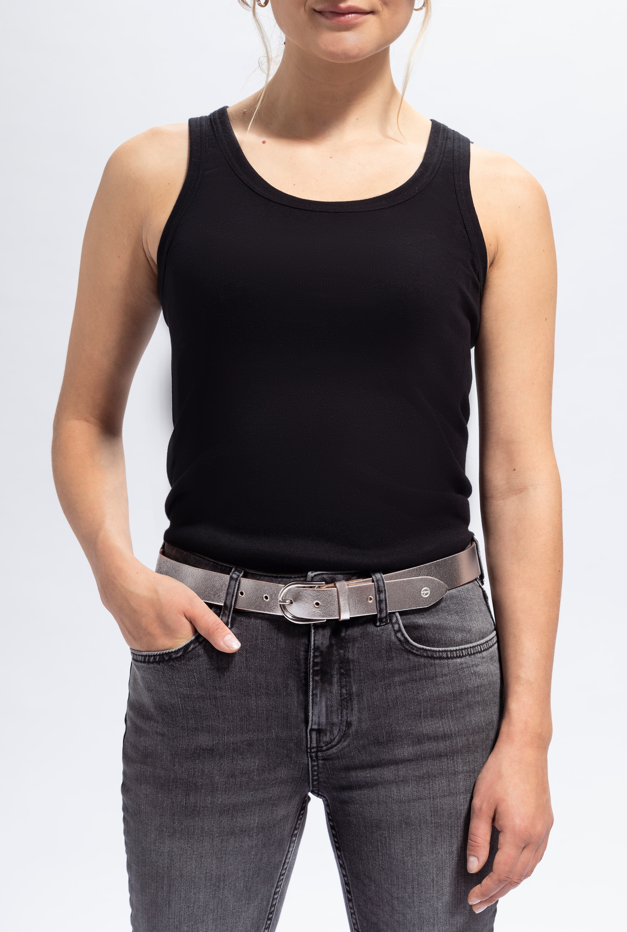 Tamaris Ledergürtel 3 cm breit, leicht strukturierte Oberfläche, dezentes Markenlogo