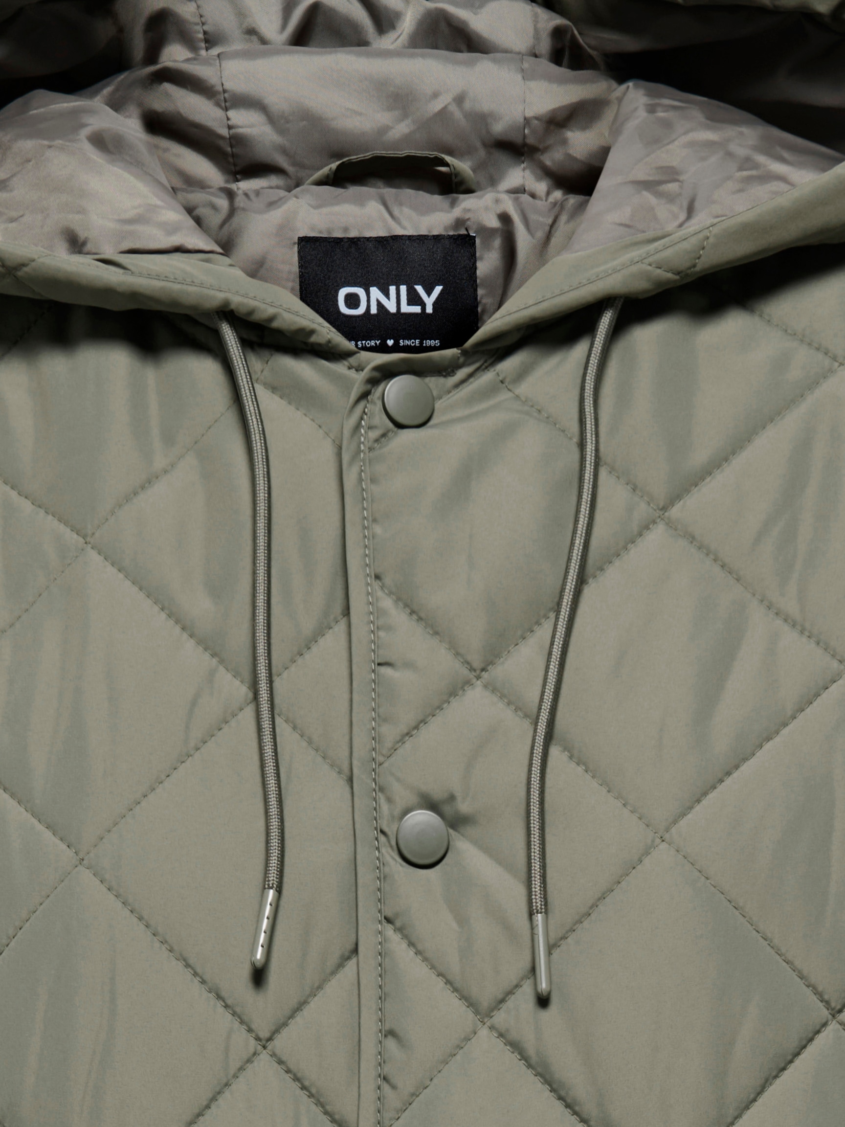 ONLY Veste matelassée »ONLJULIET QUILTED HOOD JACKET NOOS OTW« avec capuche fibre synthétique