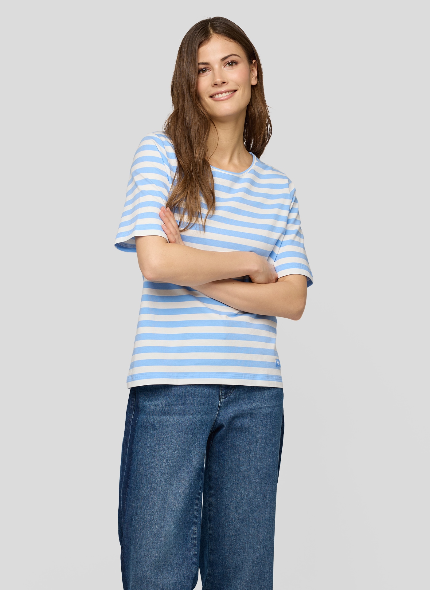Rabe im Streifen-Look