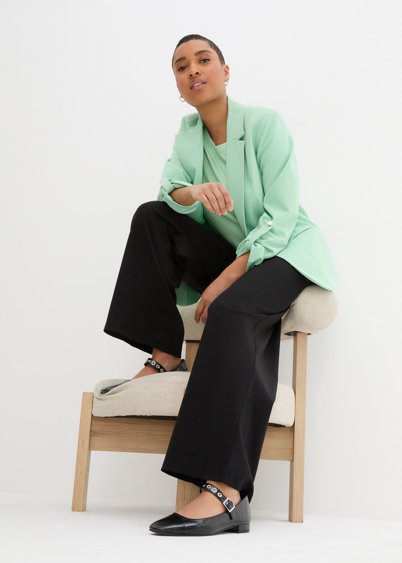 bonprix Pantalon de costume  aus Polyester, Viskose und Elasthan, mit Taschen, mit Bequembund